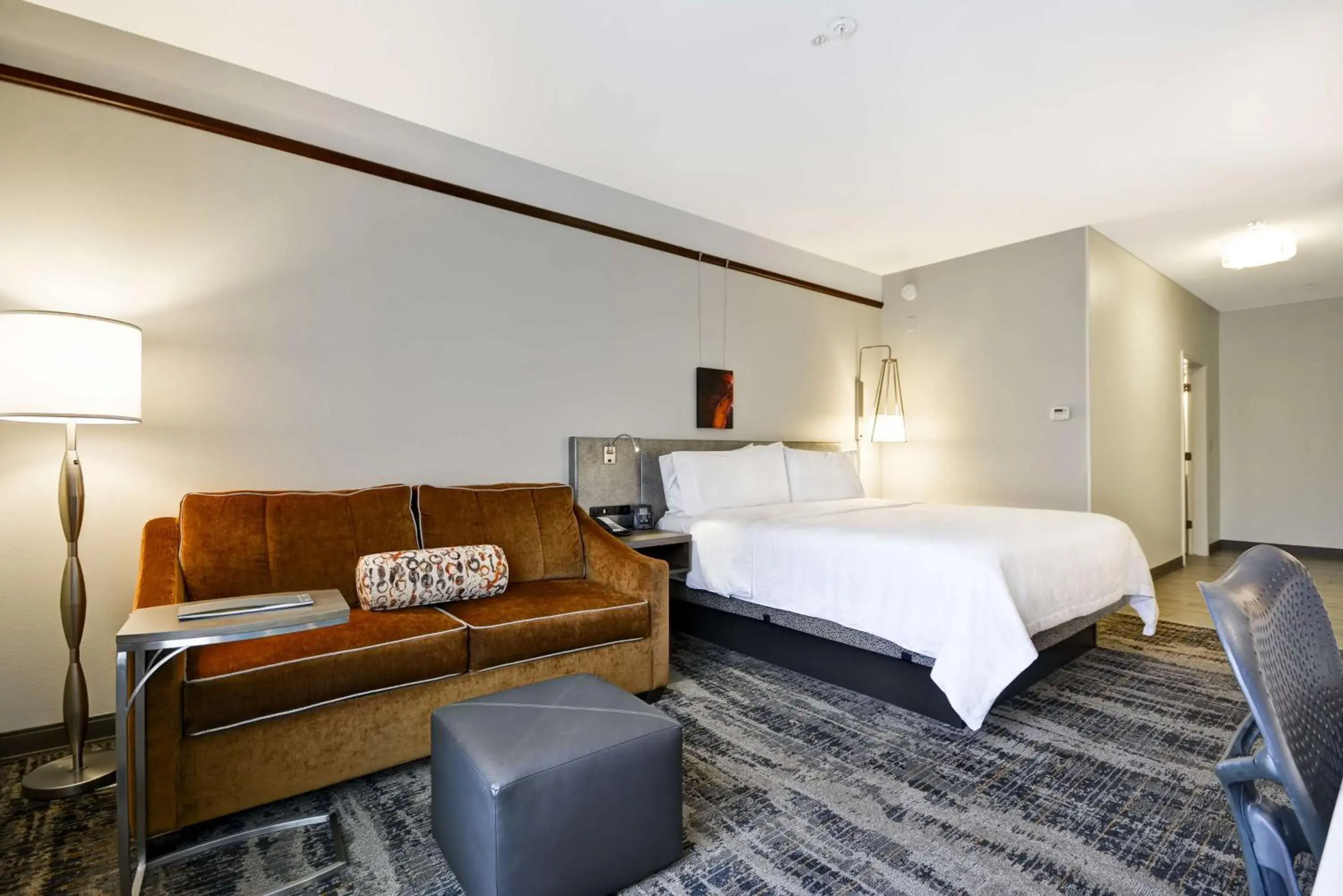 Living room, Bed in Hilton Garden Inn Austin Round Rock Living room, Bed in Hilton Garden Inn Austin Round Rock