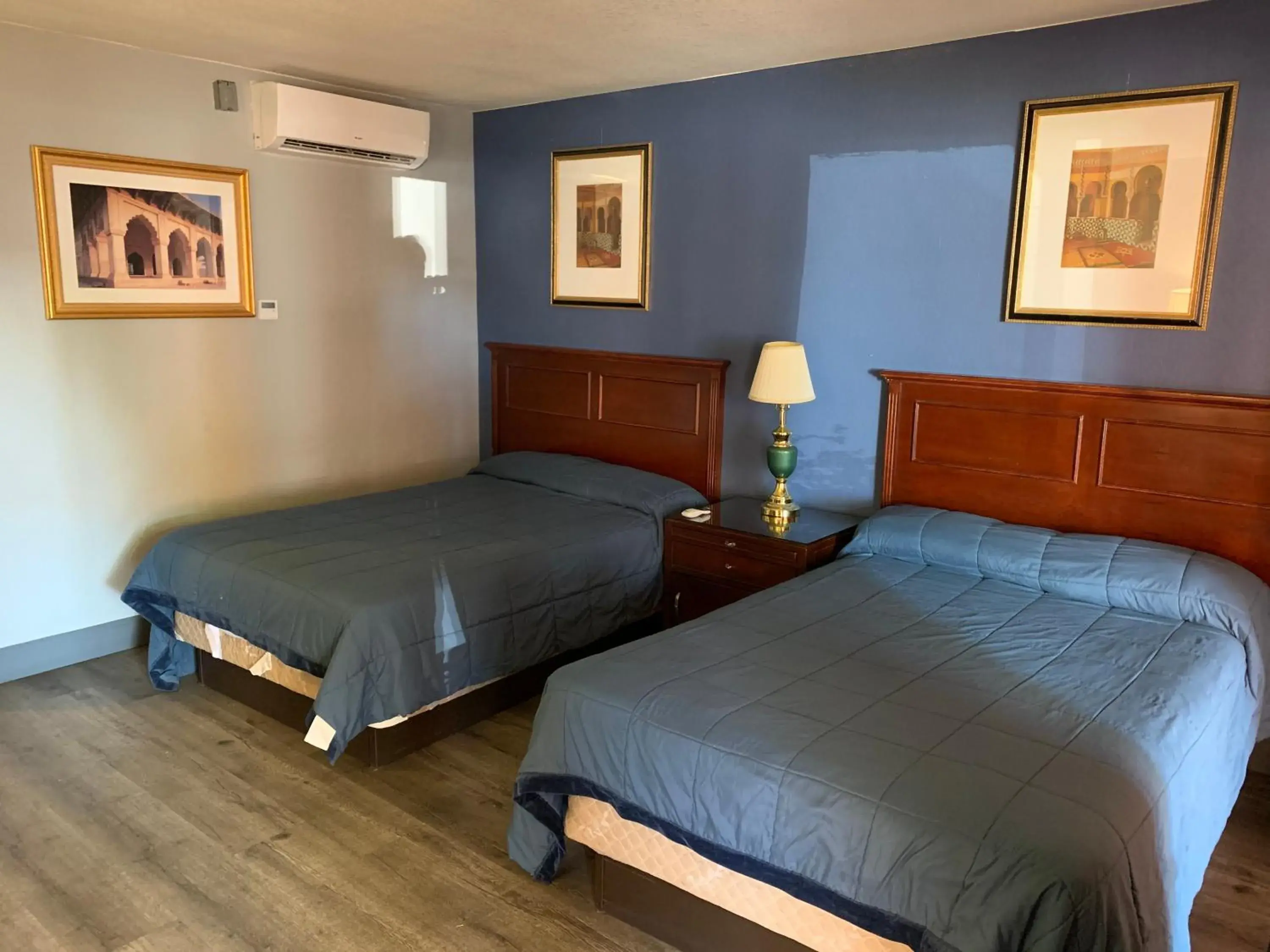 Bedroom, Bed in City Center Motel