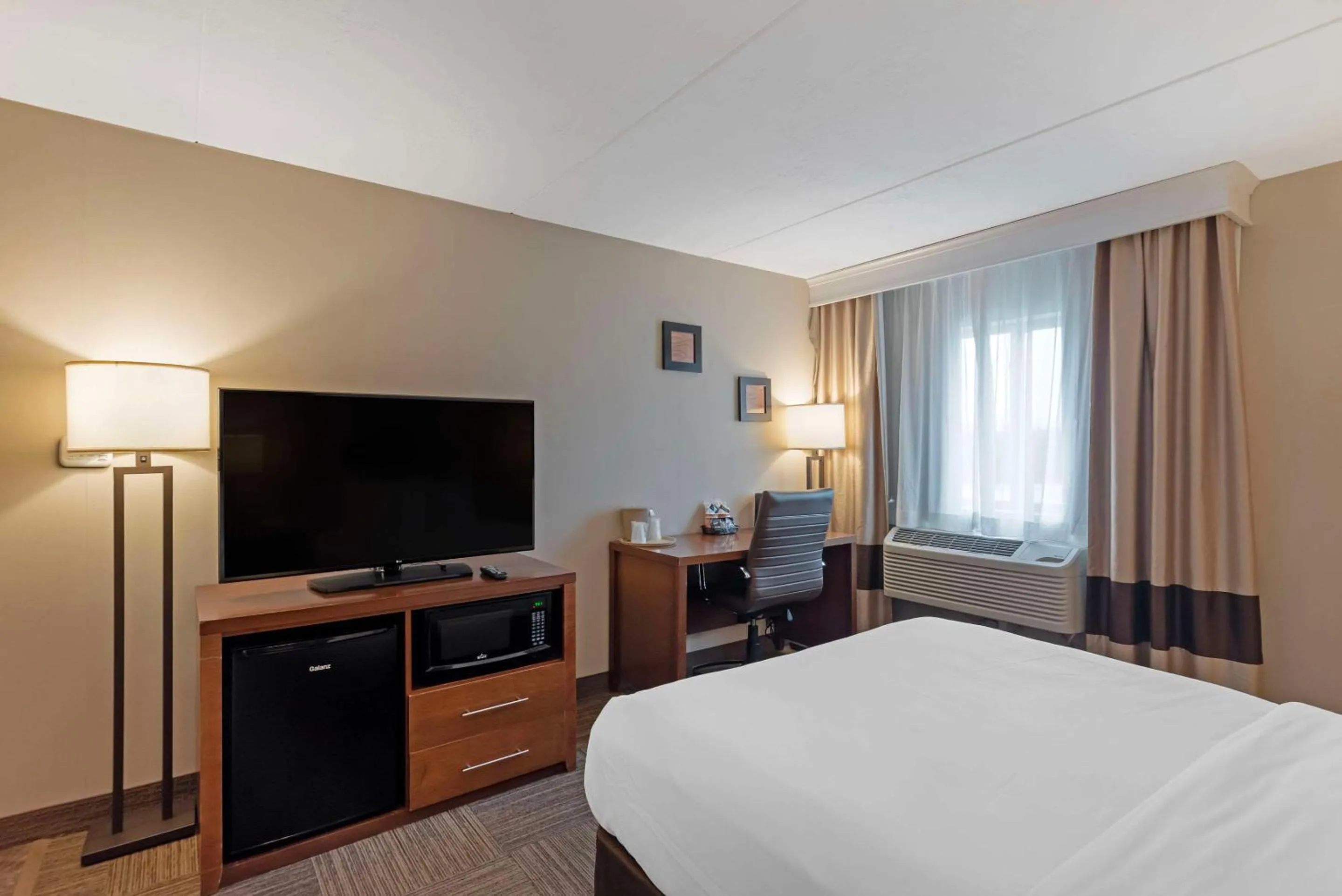 Bedroom, Bed in Comfort Inn Bangor North