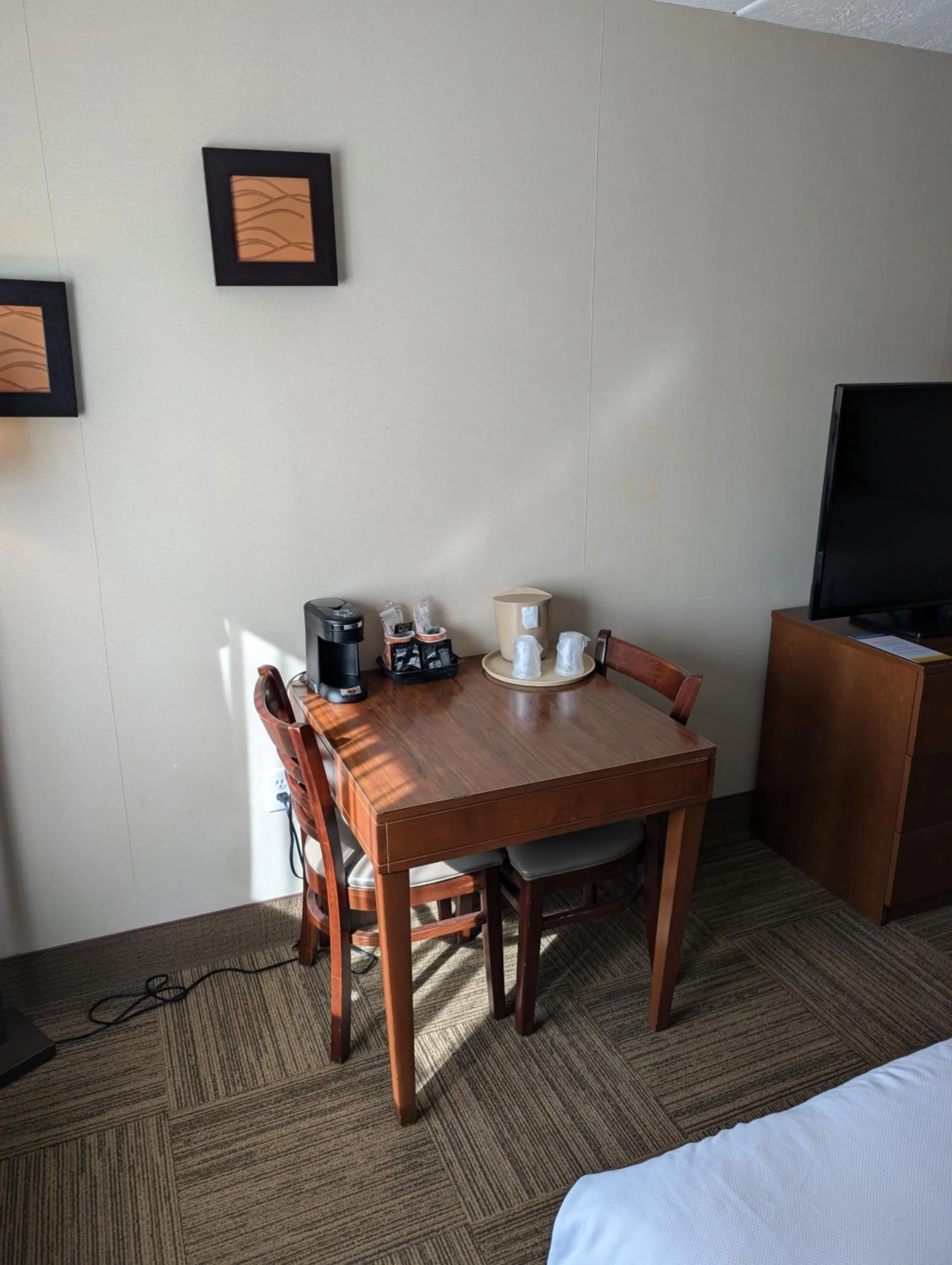 Dining area, Bed in Comfort Inn Bangor North