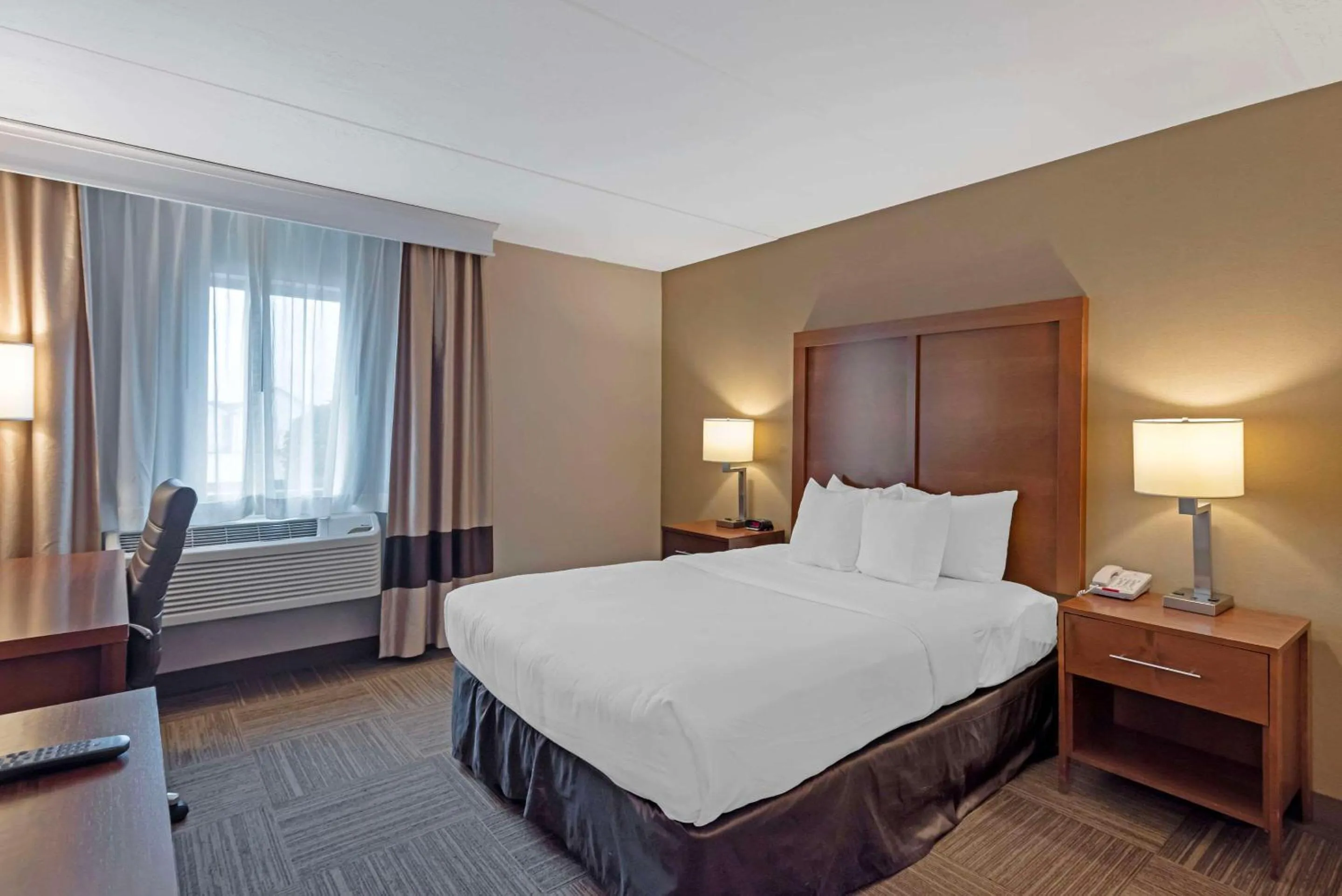 Bedroom, Bed in Comfort Inn Bangor North