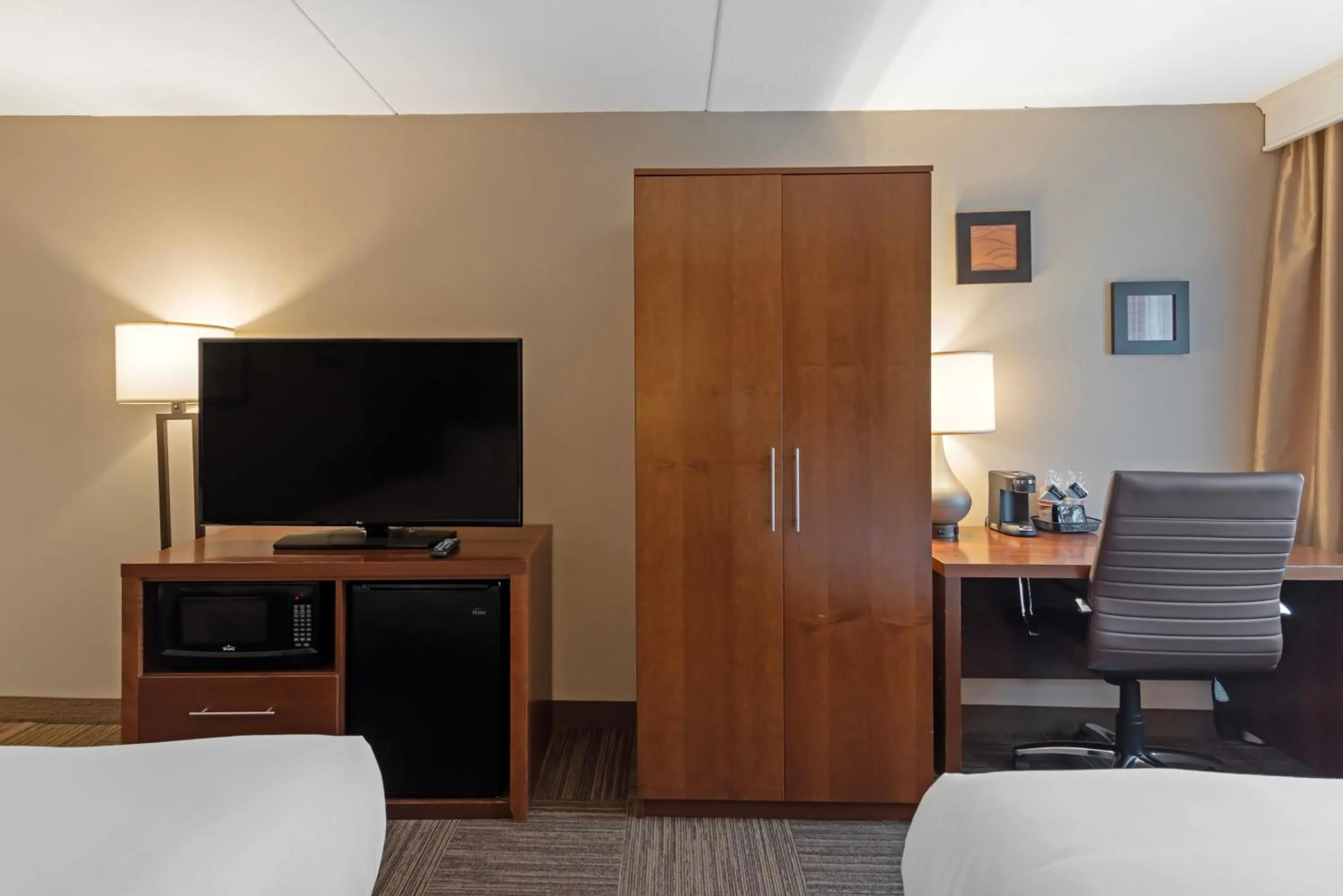 TV and multimedia in Comfort Inn Bangor North