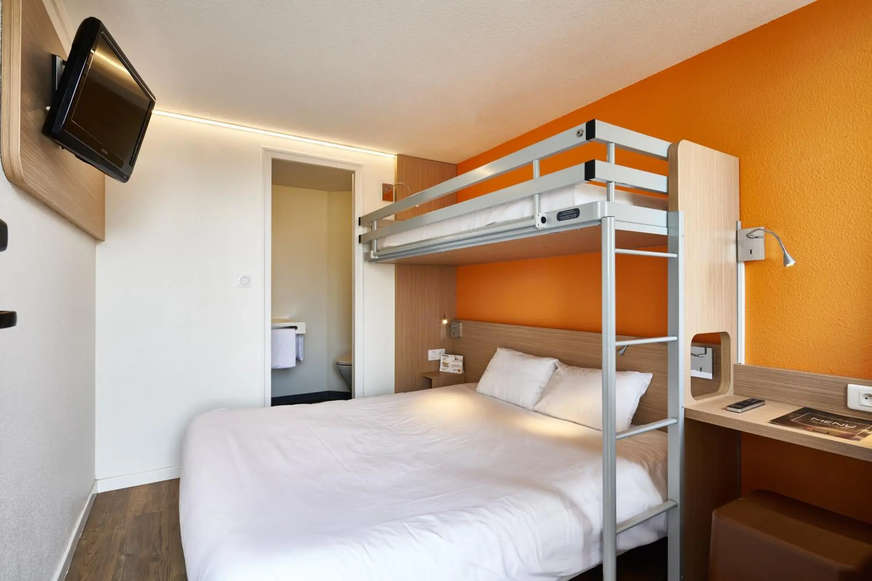 Triple Room (1 Double Bed + 1 Single Bed) in Première Classe La Roche Sur Yon - Vendéspace Triple Room (1 Double Bed + 1 Single Bed) in Première Classe La Roche Sur Yon - Vendéspace