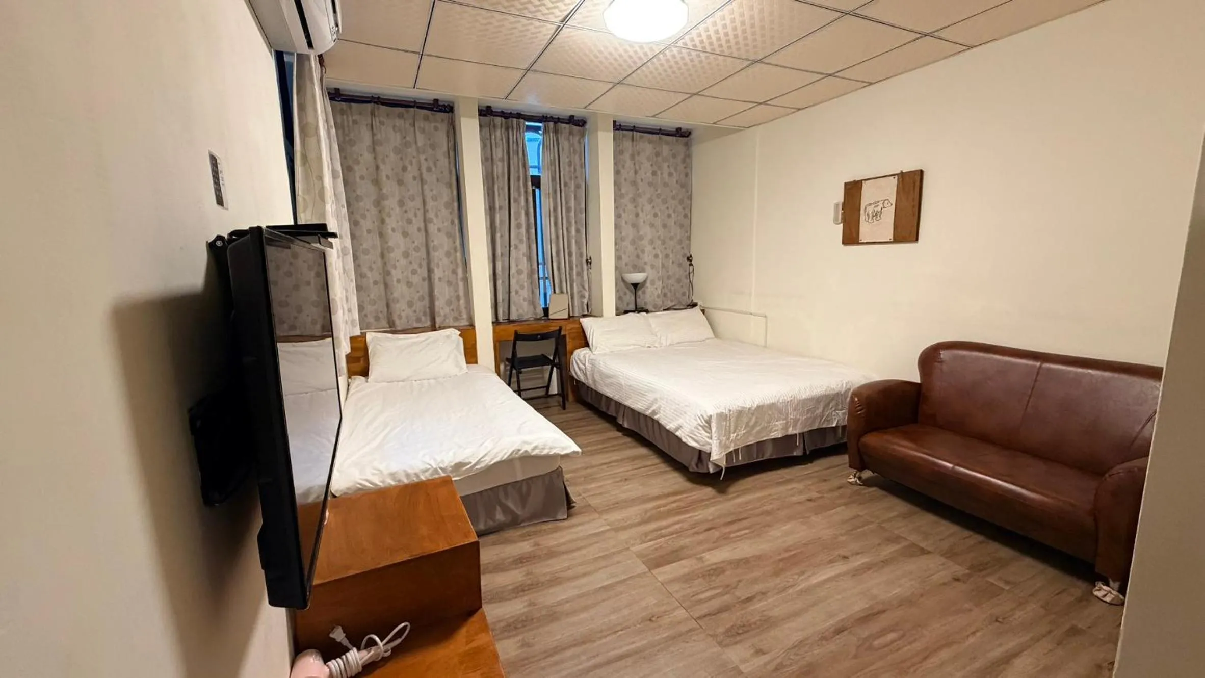 Triple Room with Shower in Happiness 199 Homestay