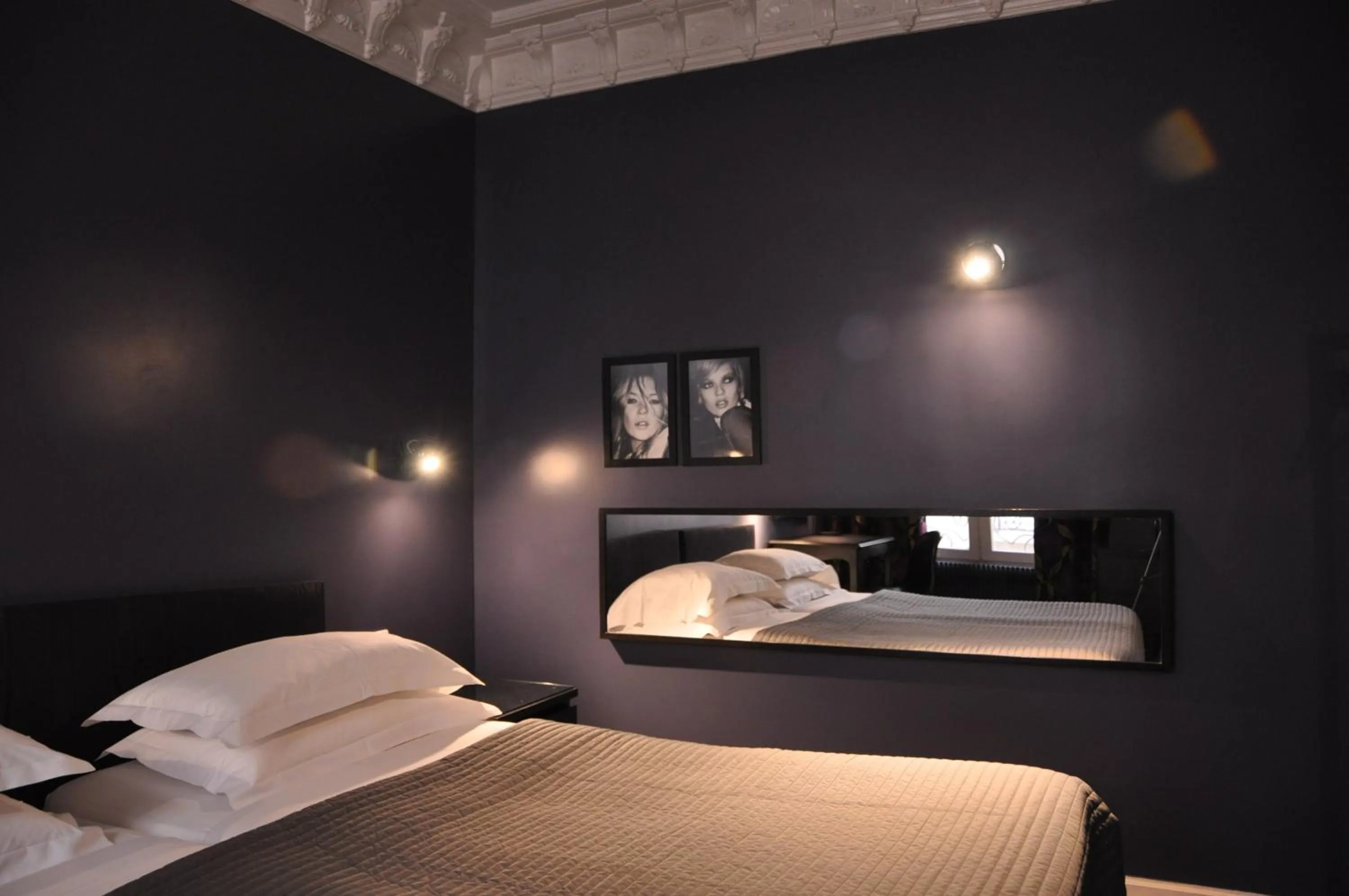 Bed in Hôtel Noir