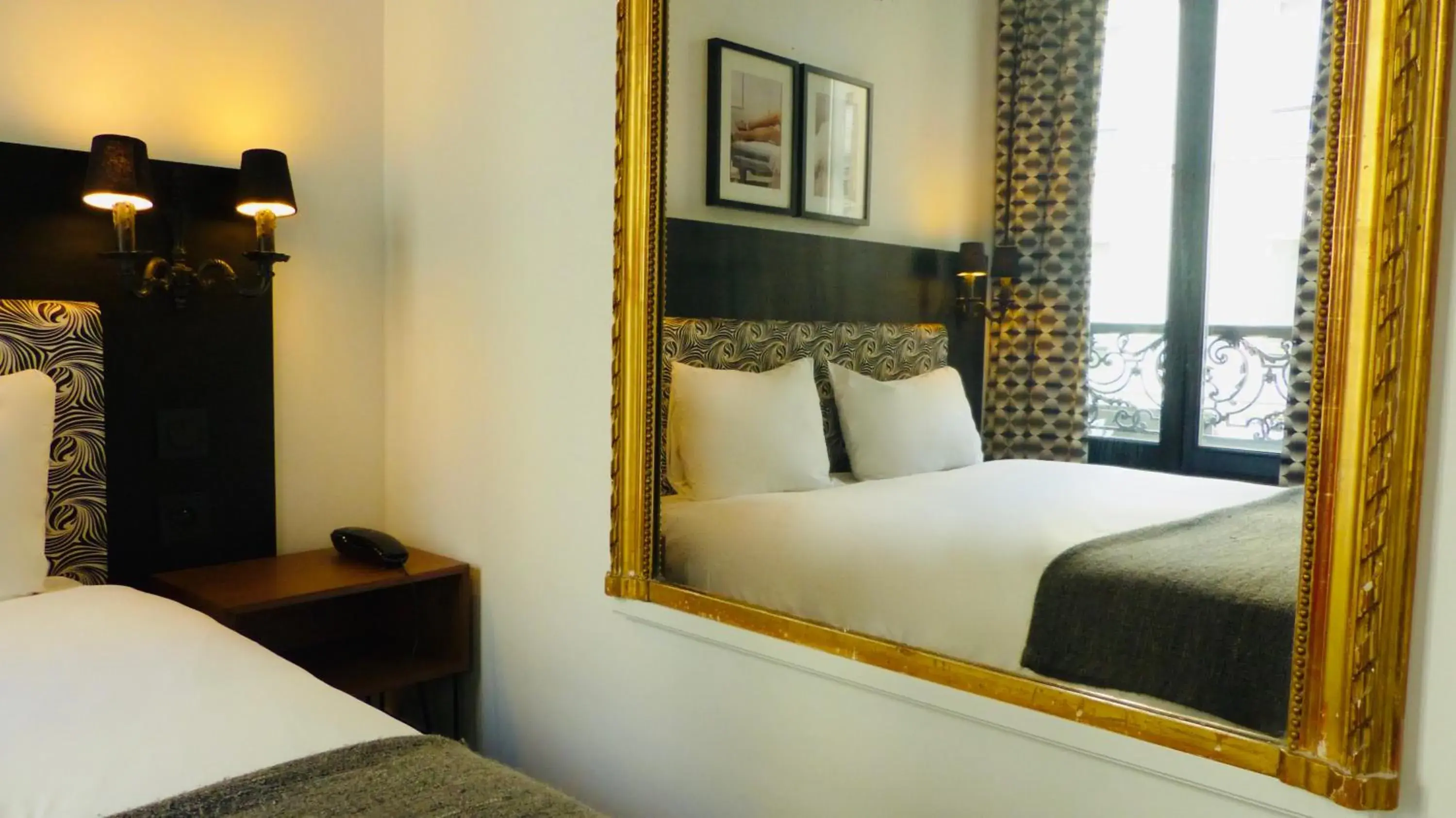 Bed in Hôtel Noir Bed in Hôtel Noir