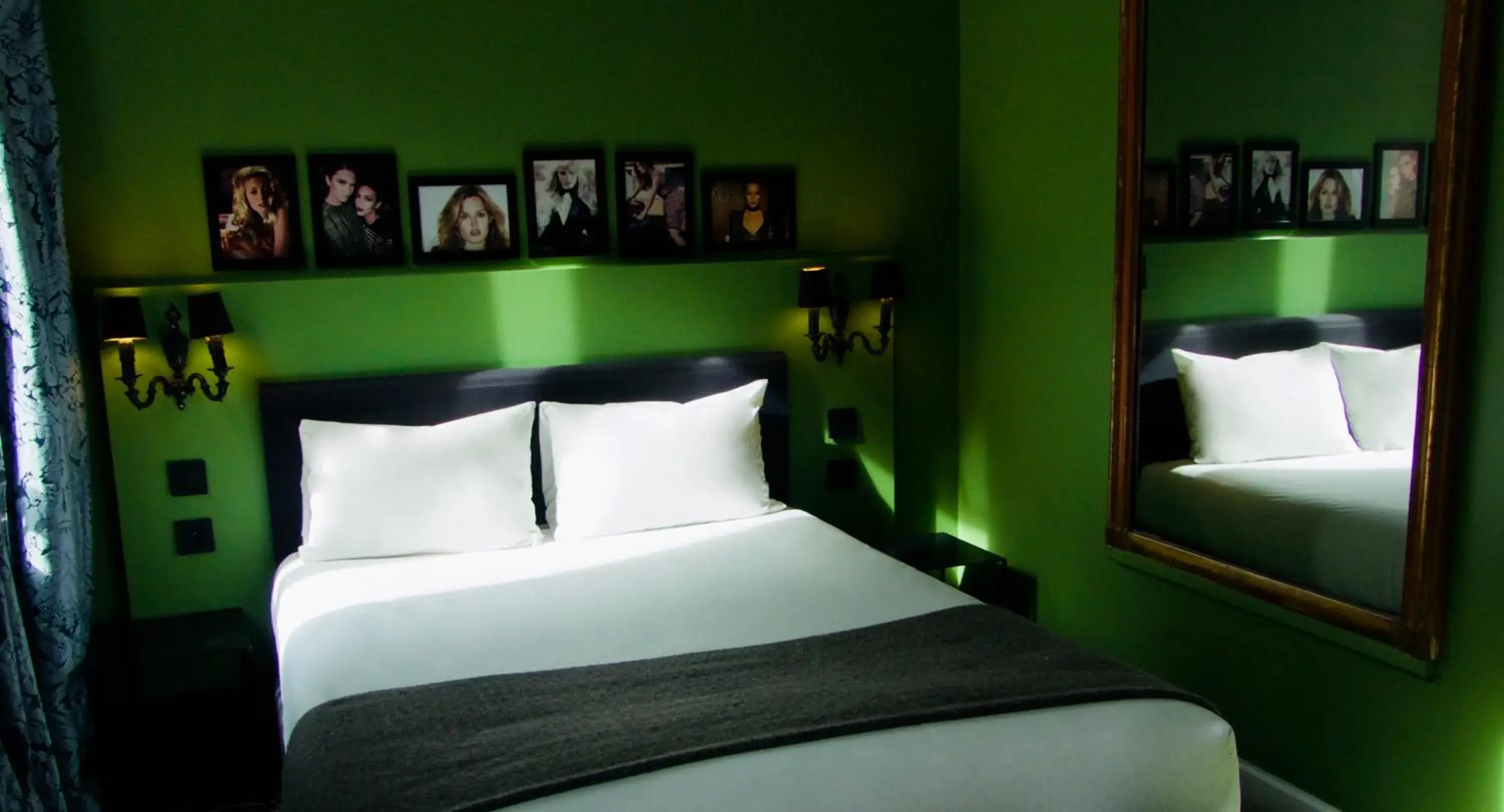 Decorative detail, Bed in Hôtel Noir Decorative detail, Bed in Hôtel Noir