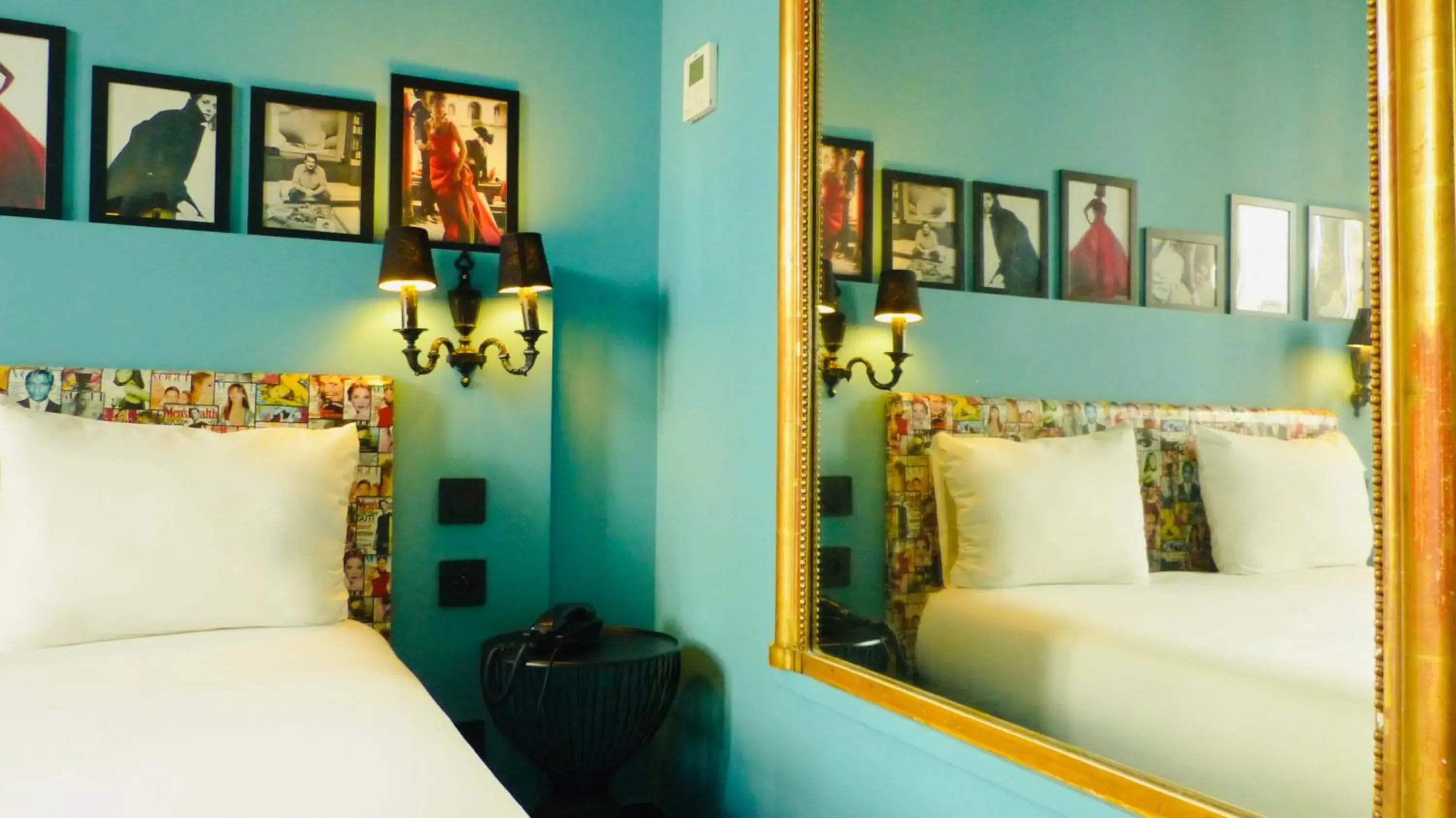 Bed in Hôtel Noir Bed in Hôtel Noir