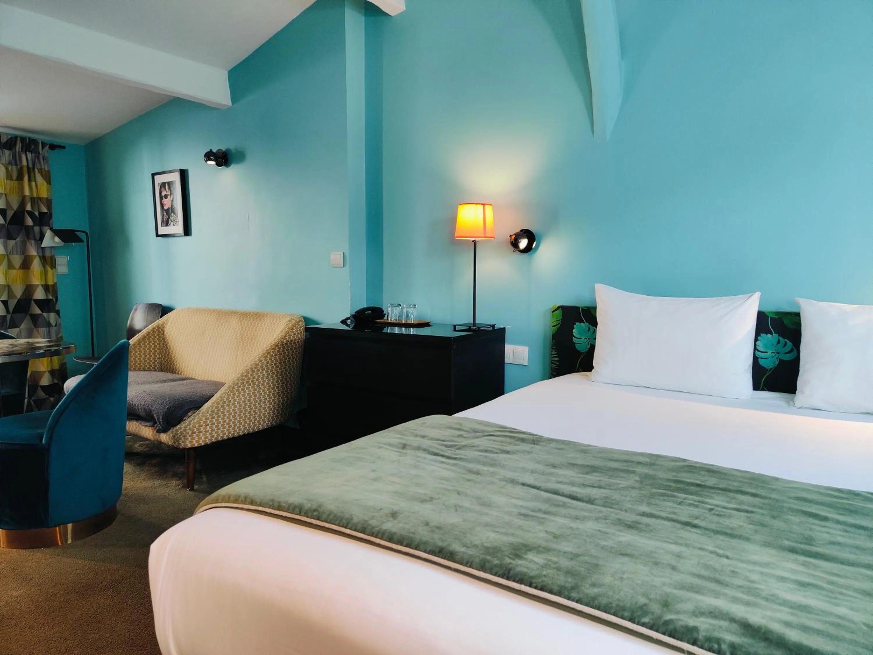 Photo of the whole room, Bed in Hôtel Noir