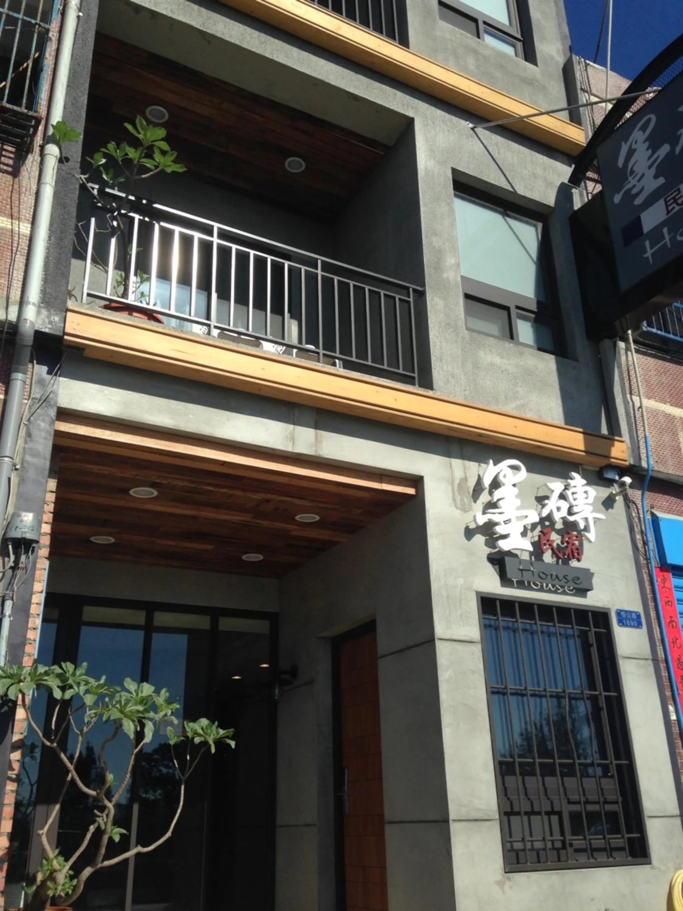 Property building in MZ 1090 B&B