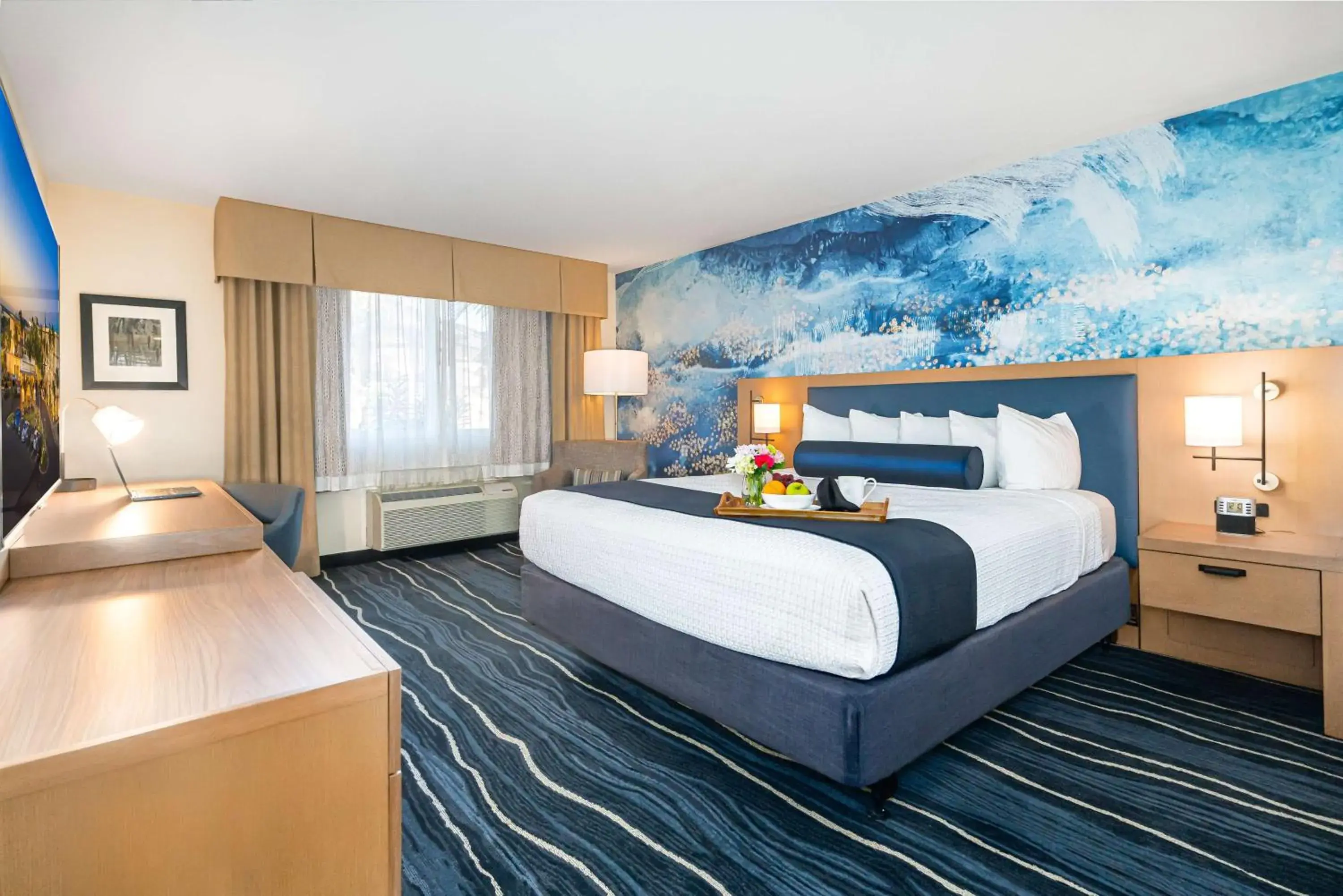 Photo of the whole room, Bed in Best Western Plus Marina Gateway Hotel Photo of the whole room, Bed in Best Western Plus Marina Gateway Hotel