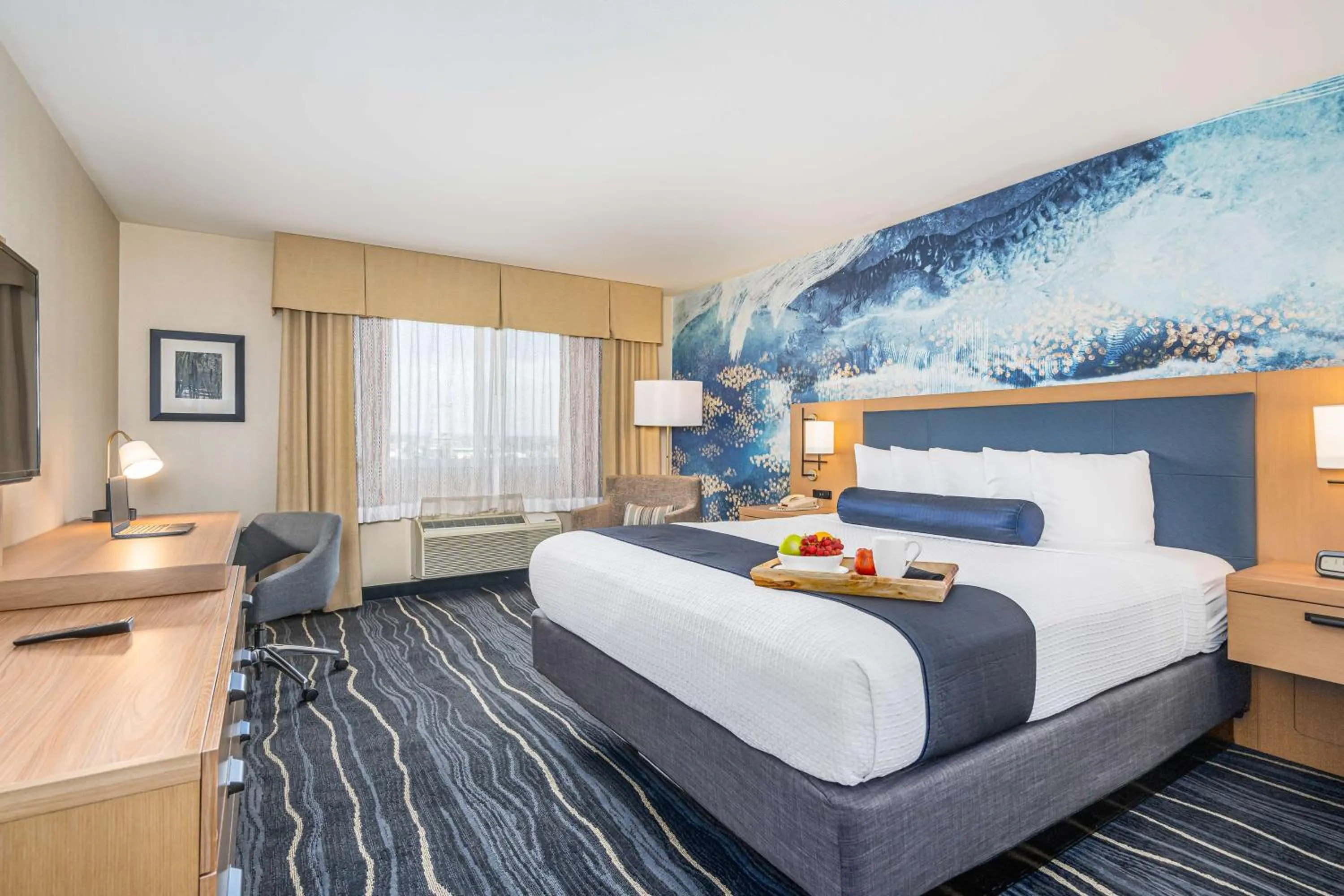 Photo of the whole room, Bed in Best Western Plus Marina Gateway Hotel