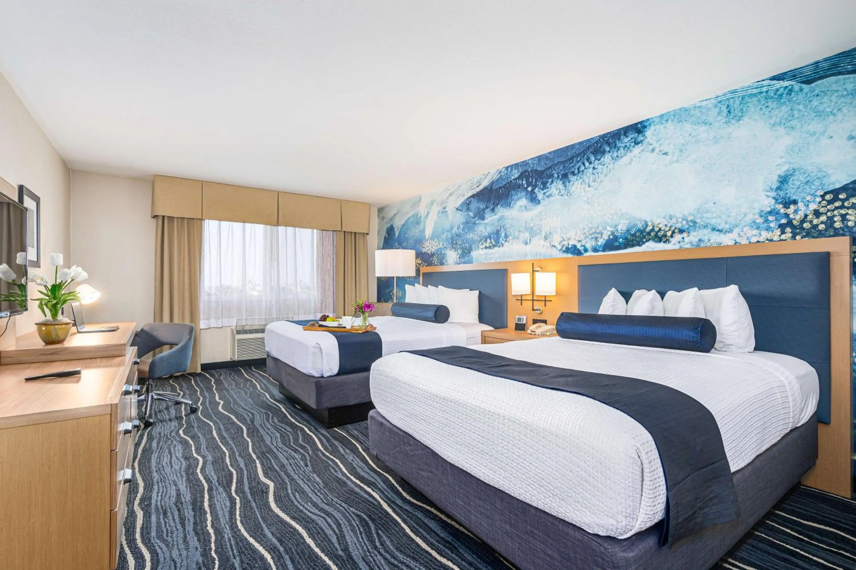 Photo of the whole room, Bed in Best Western Plus Marina Gateway Hotel