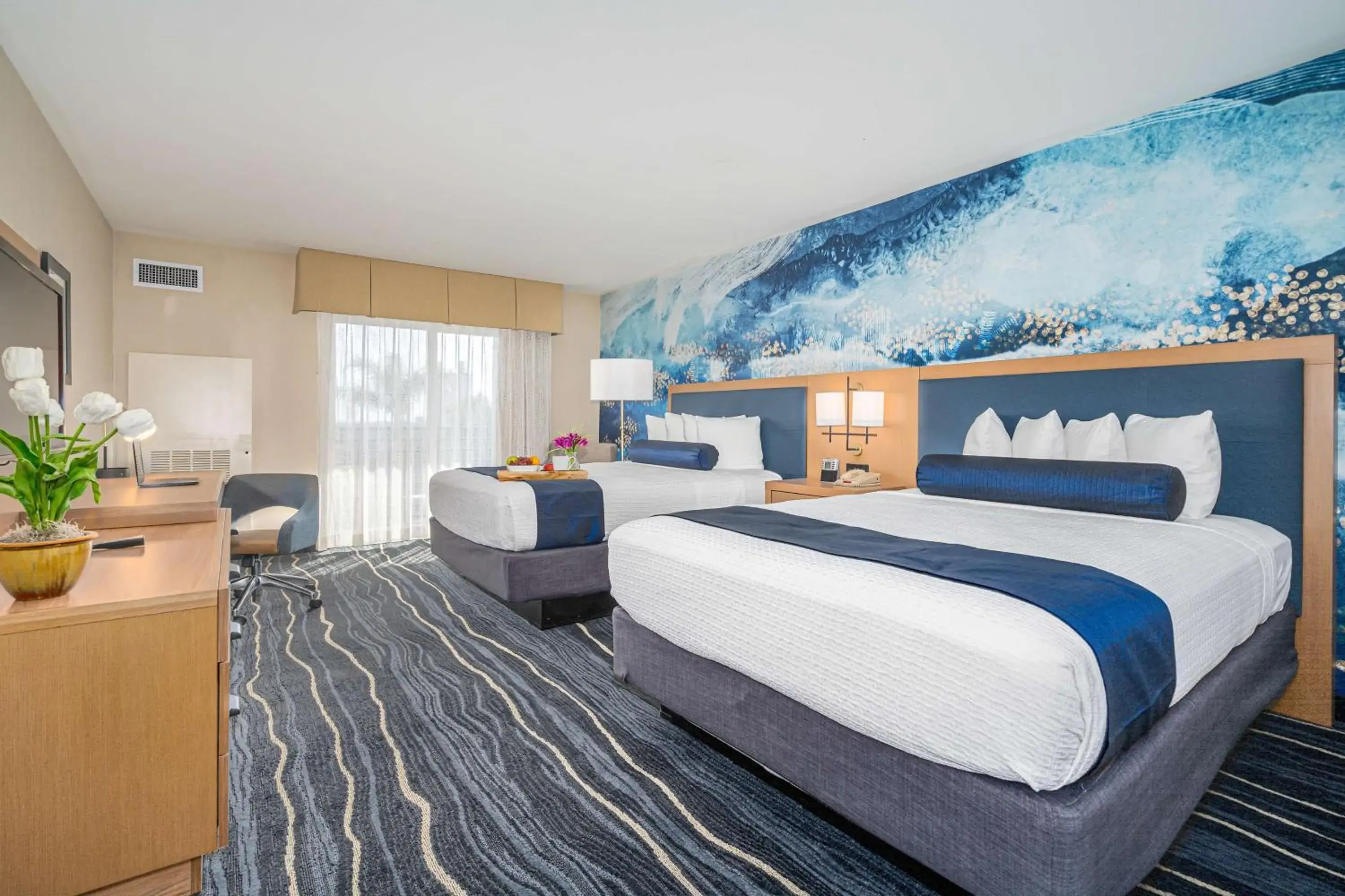 Photo of the whole room, Bed in Best Western Plus Marina Gateway Hotel Photo of the whole room, Bed in Best Western Plus Marina Gateway Hotel