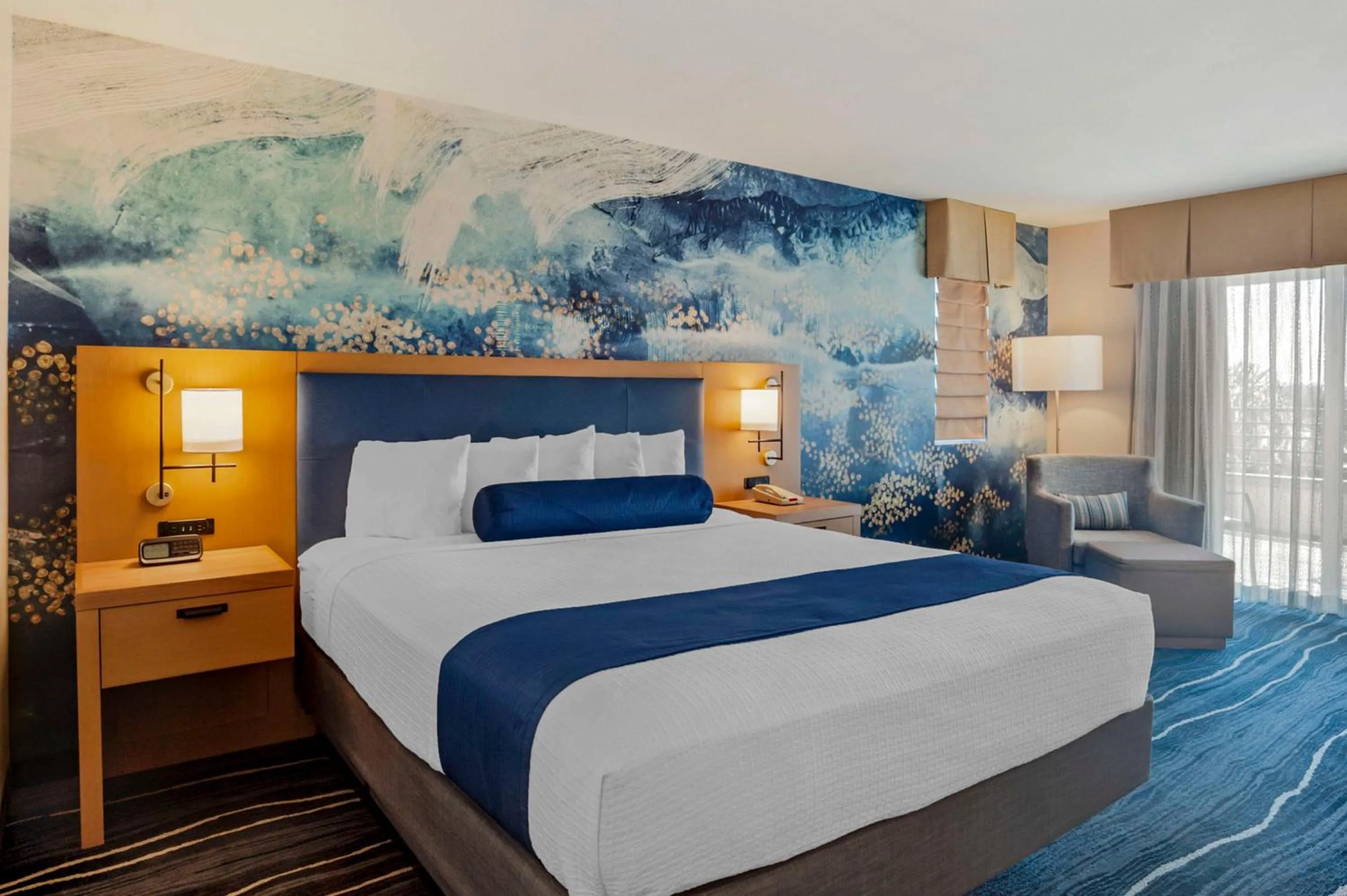 Bedroom, Bed in Best Western Plus Marina Gateway Hotel