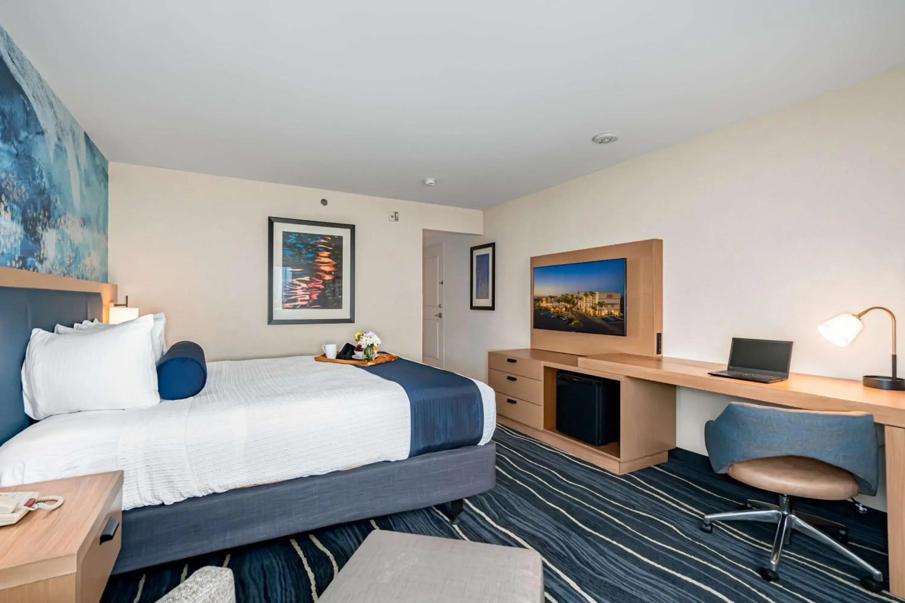 Bedroom, Bed in Best Western Plus Marina Gateway Hotel Bedroom, Bed in Best Western Plus Marina Gateway Hotel