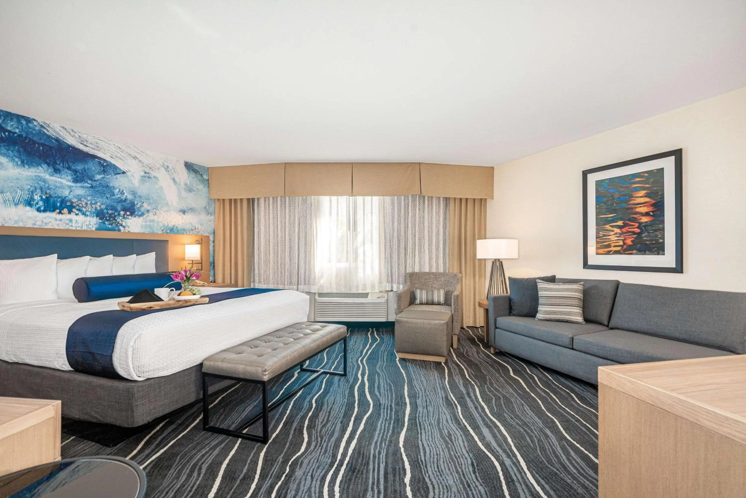 Photo of the whole room, Bed in Best Western Plus Marina Gateway Hotel