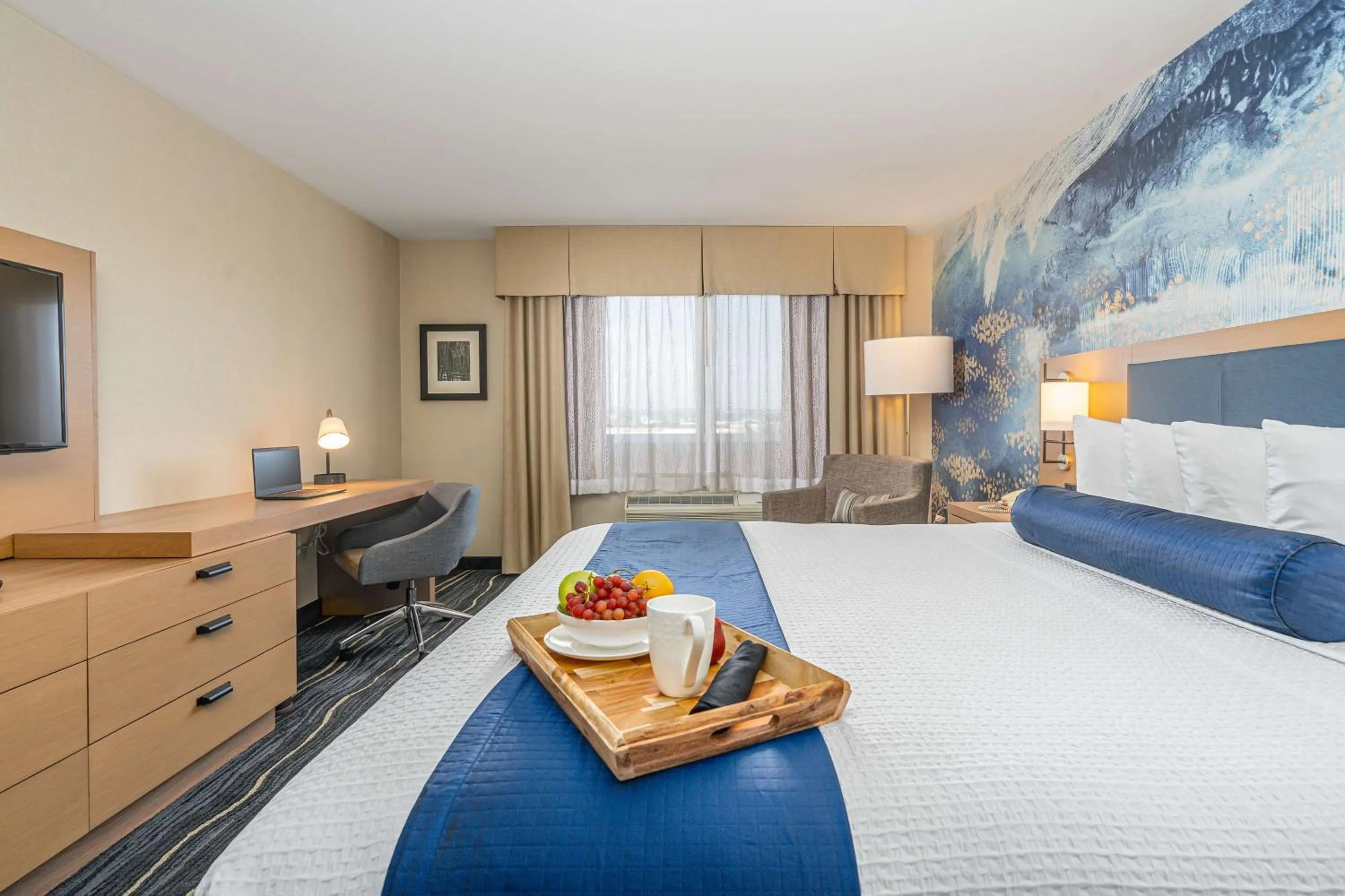 Photo of the whole room, Bed in Best Western Plus Marina Gateway Hotel