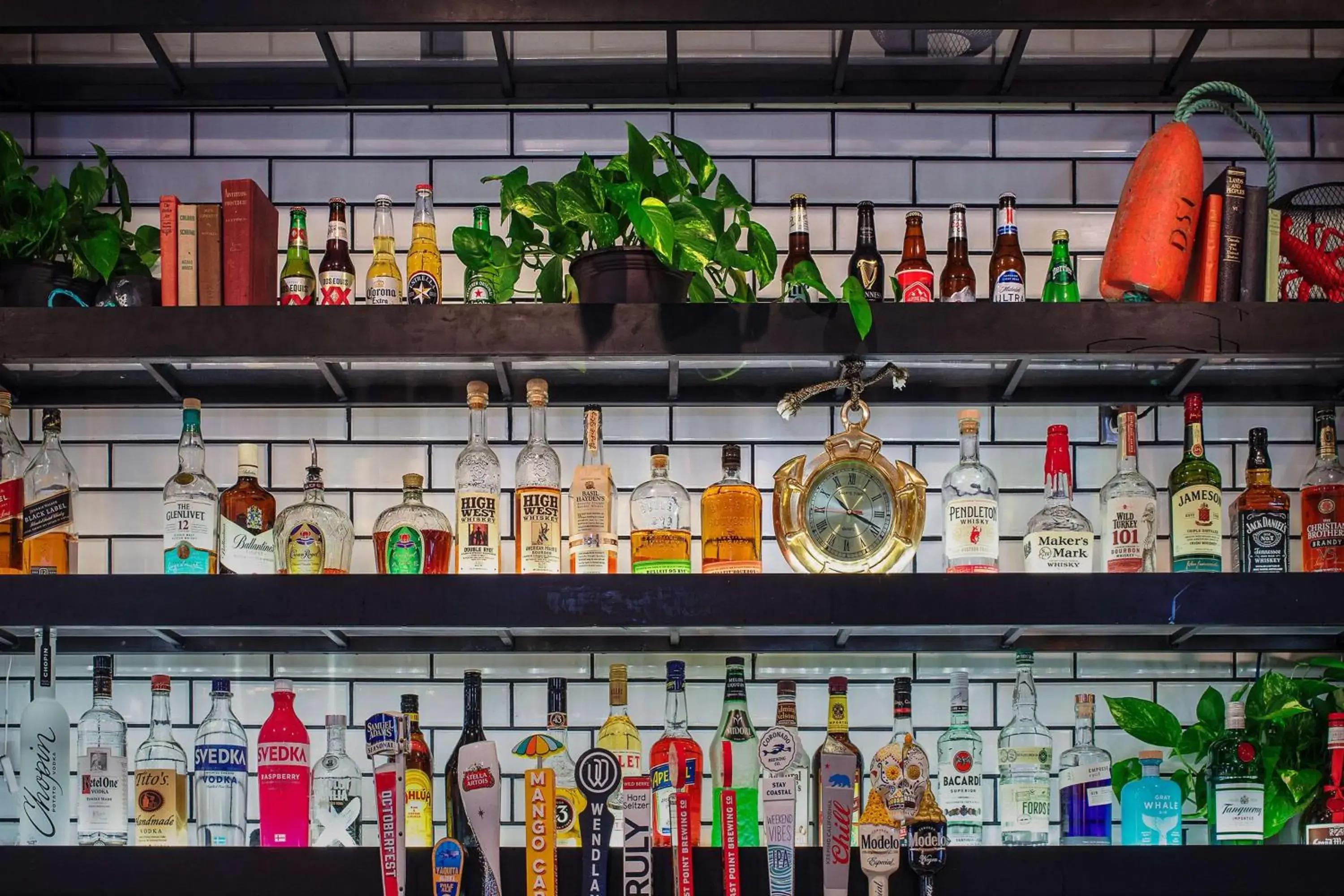 Lounge or bar in Best Western Plus Marina Gateway Hotel Lounge or bar in Best Western Plus Marina Gateway Hotel