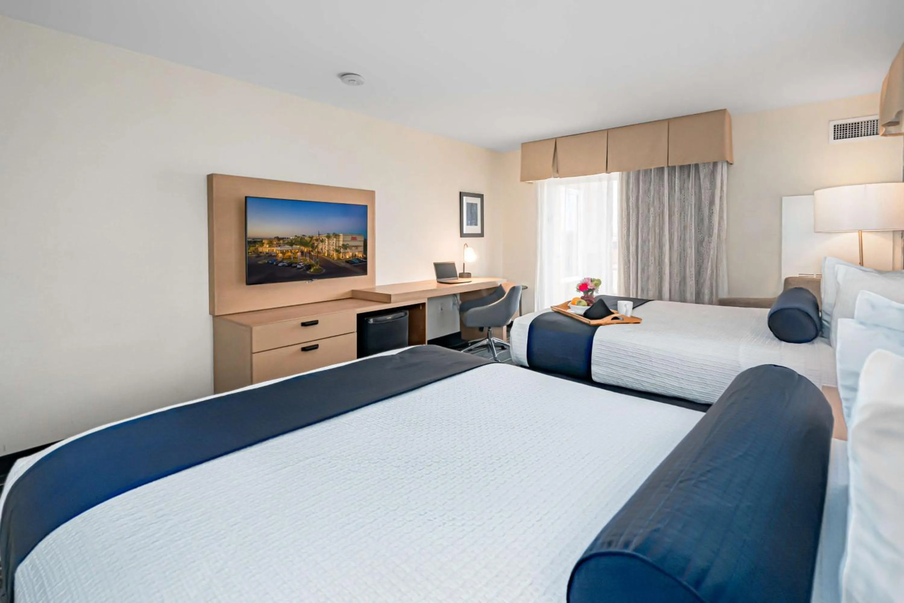 Bedroom, Bed in Best Western Plus Marina Gateway Hotel
