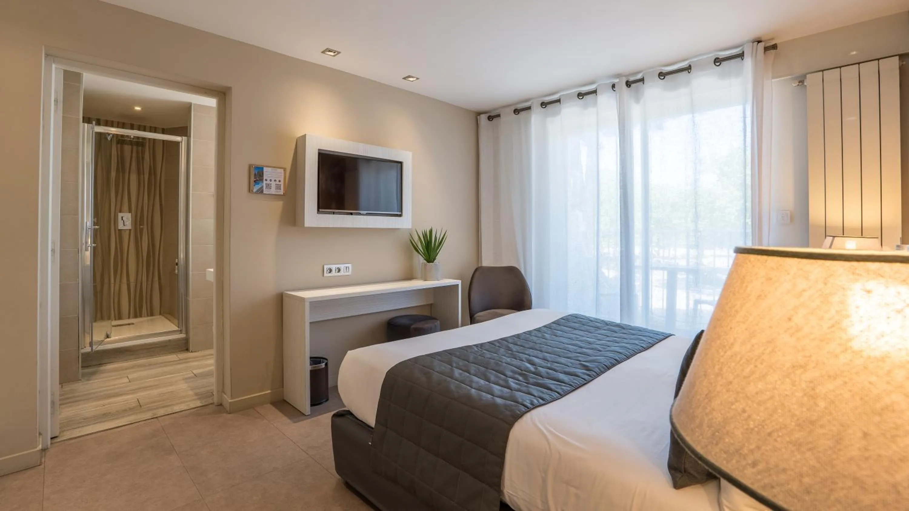 Bedroom, Bed in Hotel Europe