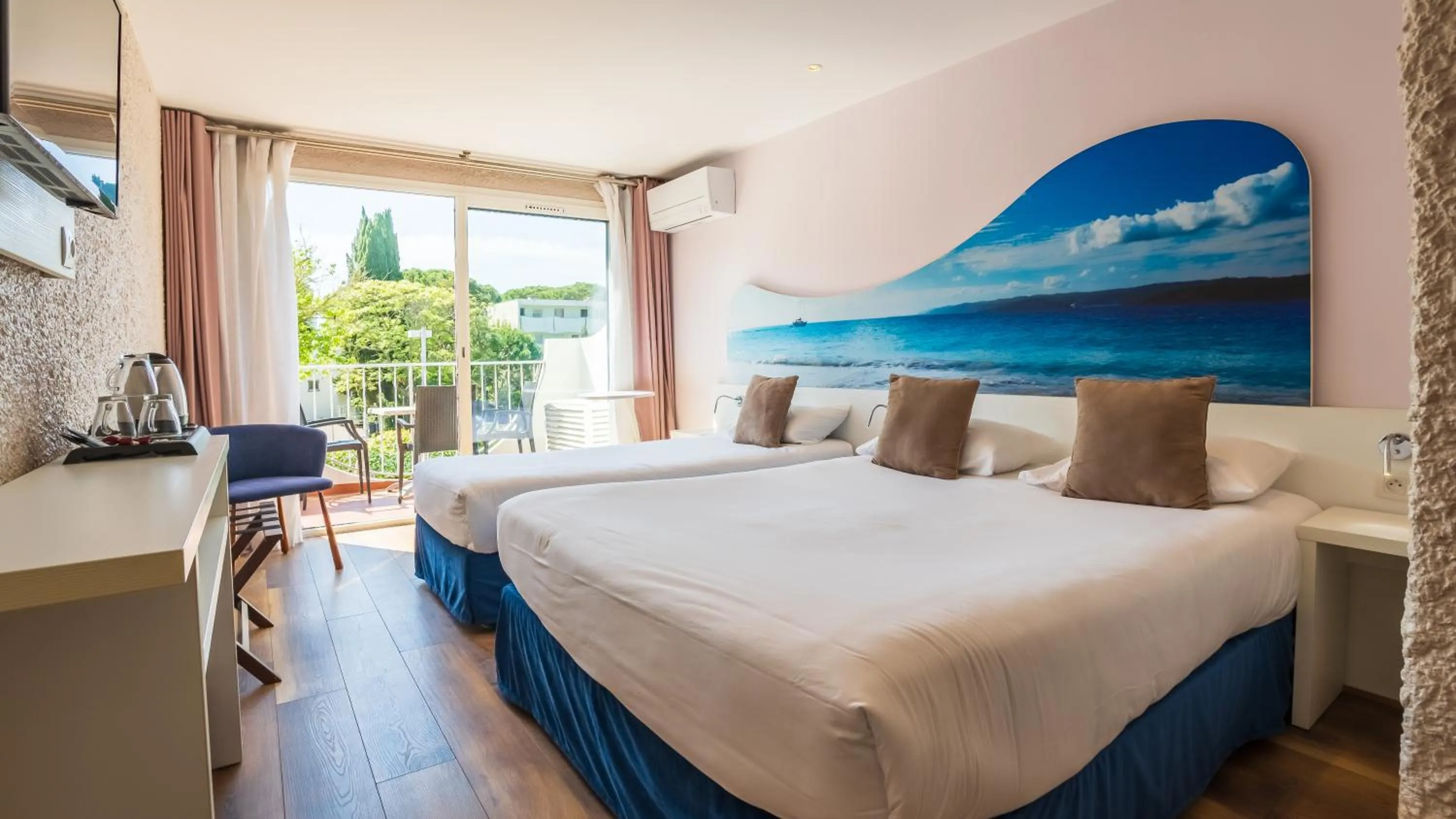 Photo of the whole room, Bed in Hotel Europe