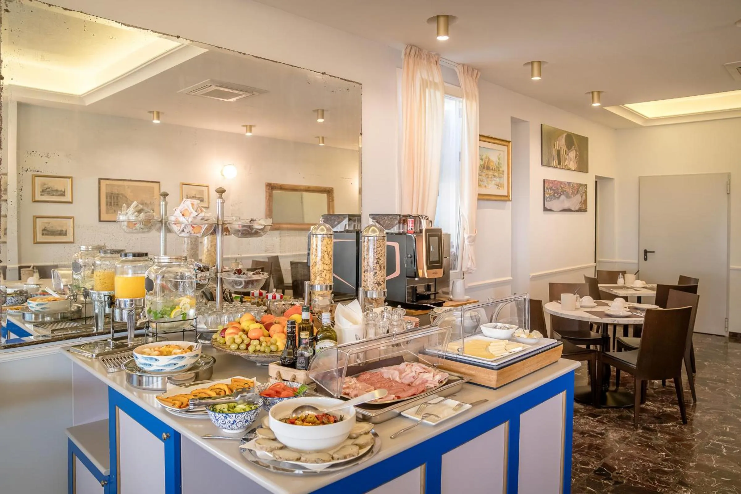 Breakfast in Hotel Le Lampare