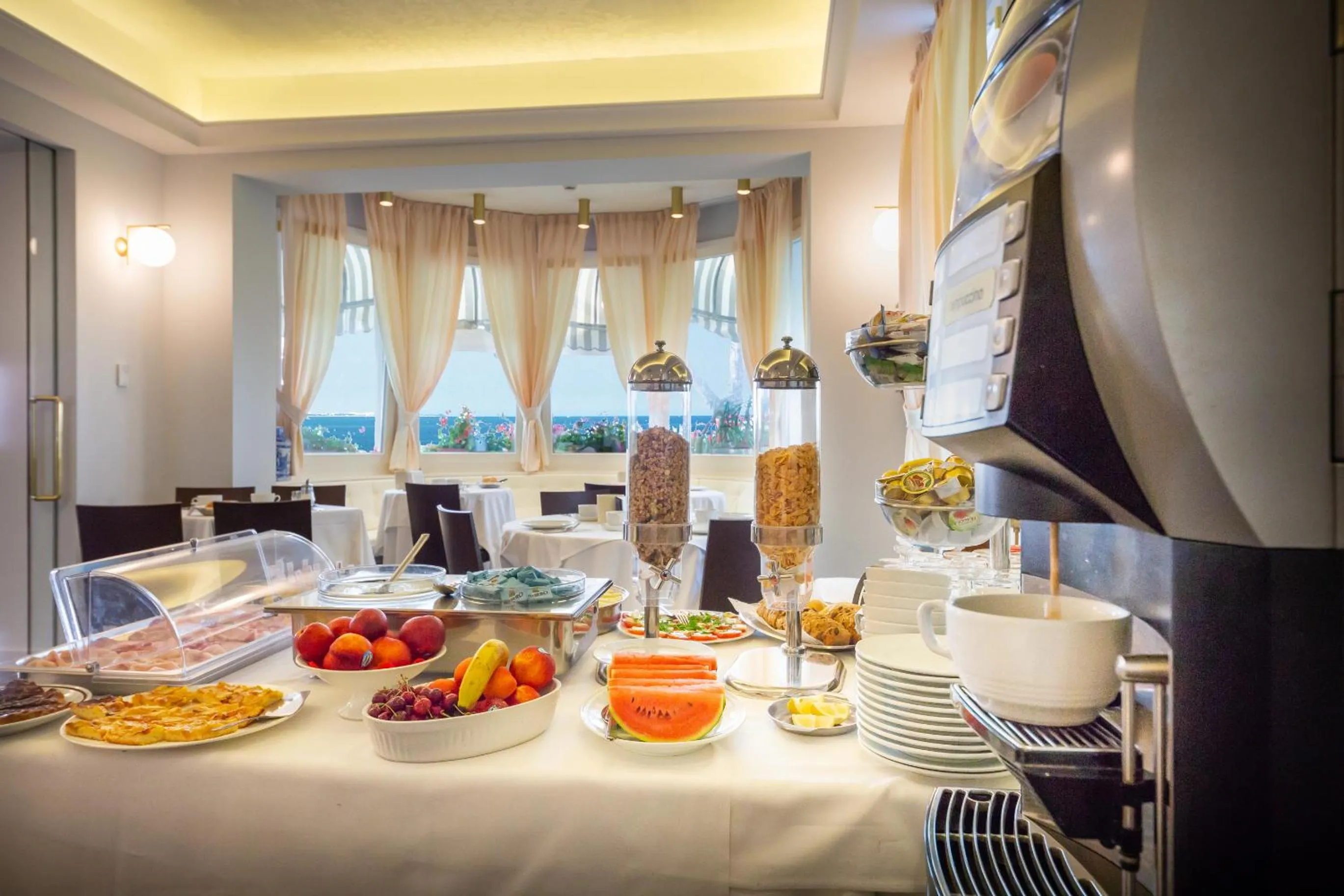 Breakfast in Hotel Le Lampare