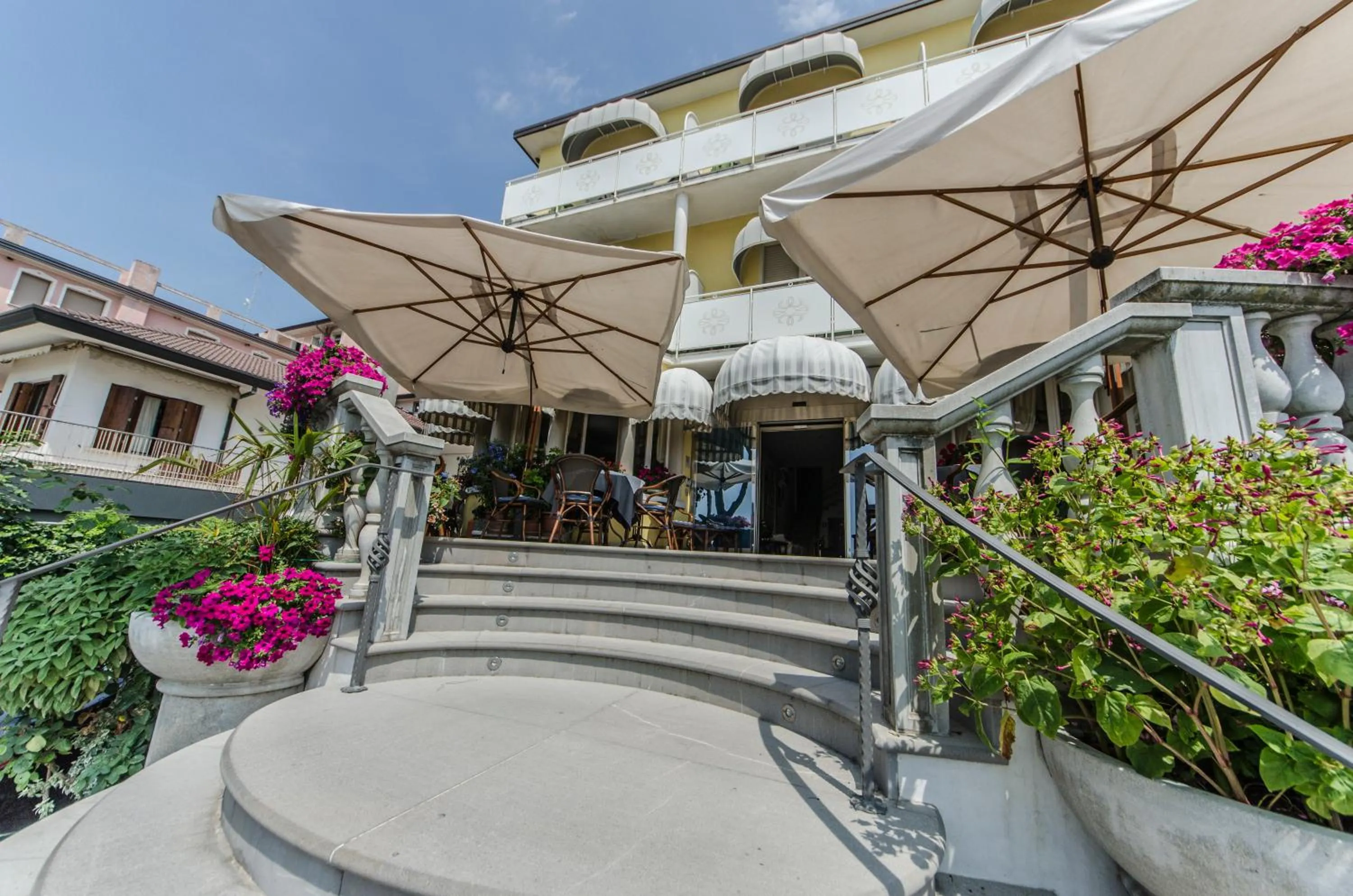 Facade/entrance in Hotel Le Lampare