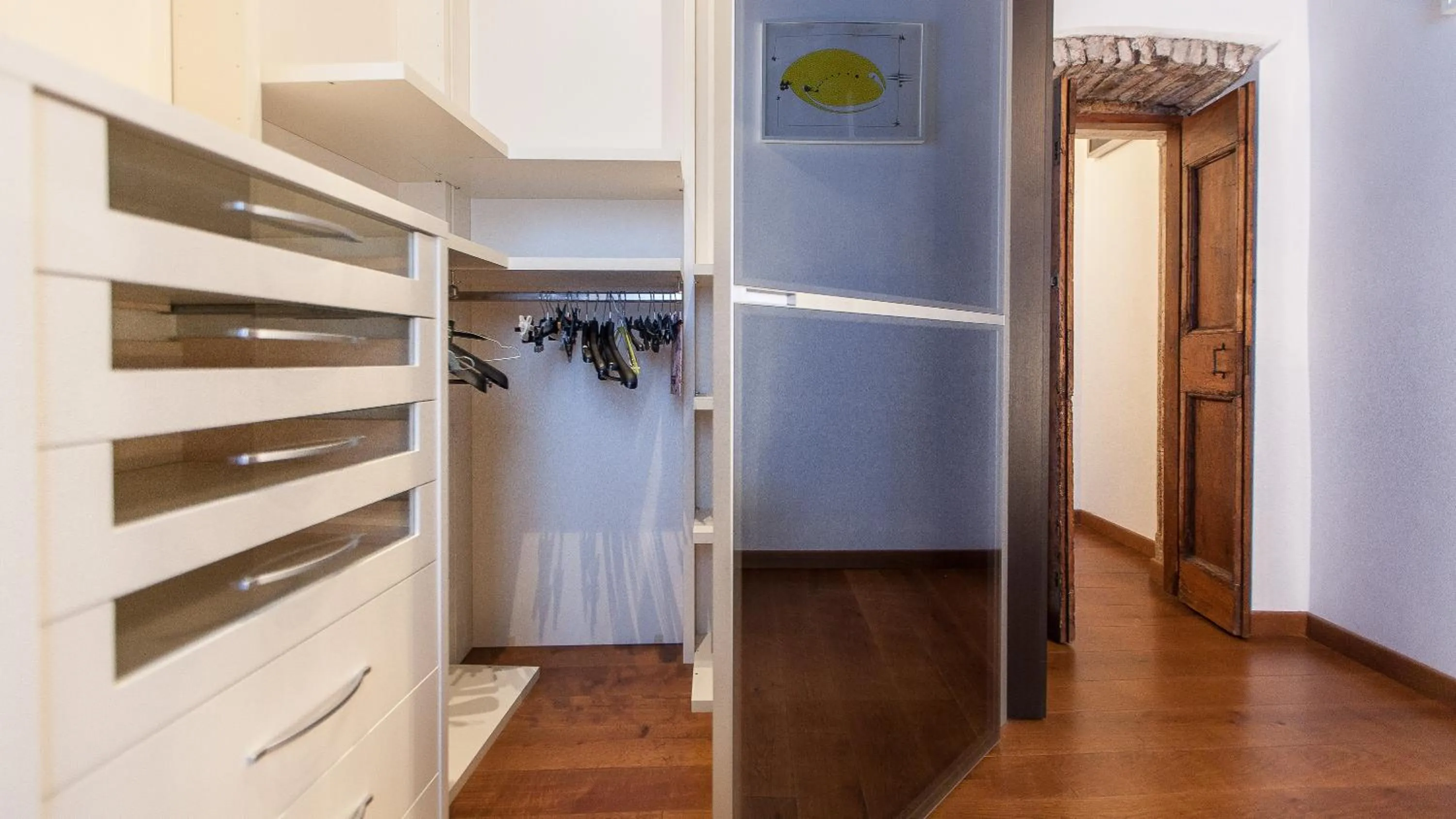 wardrobe, Bed in Rental in Rome Mial house