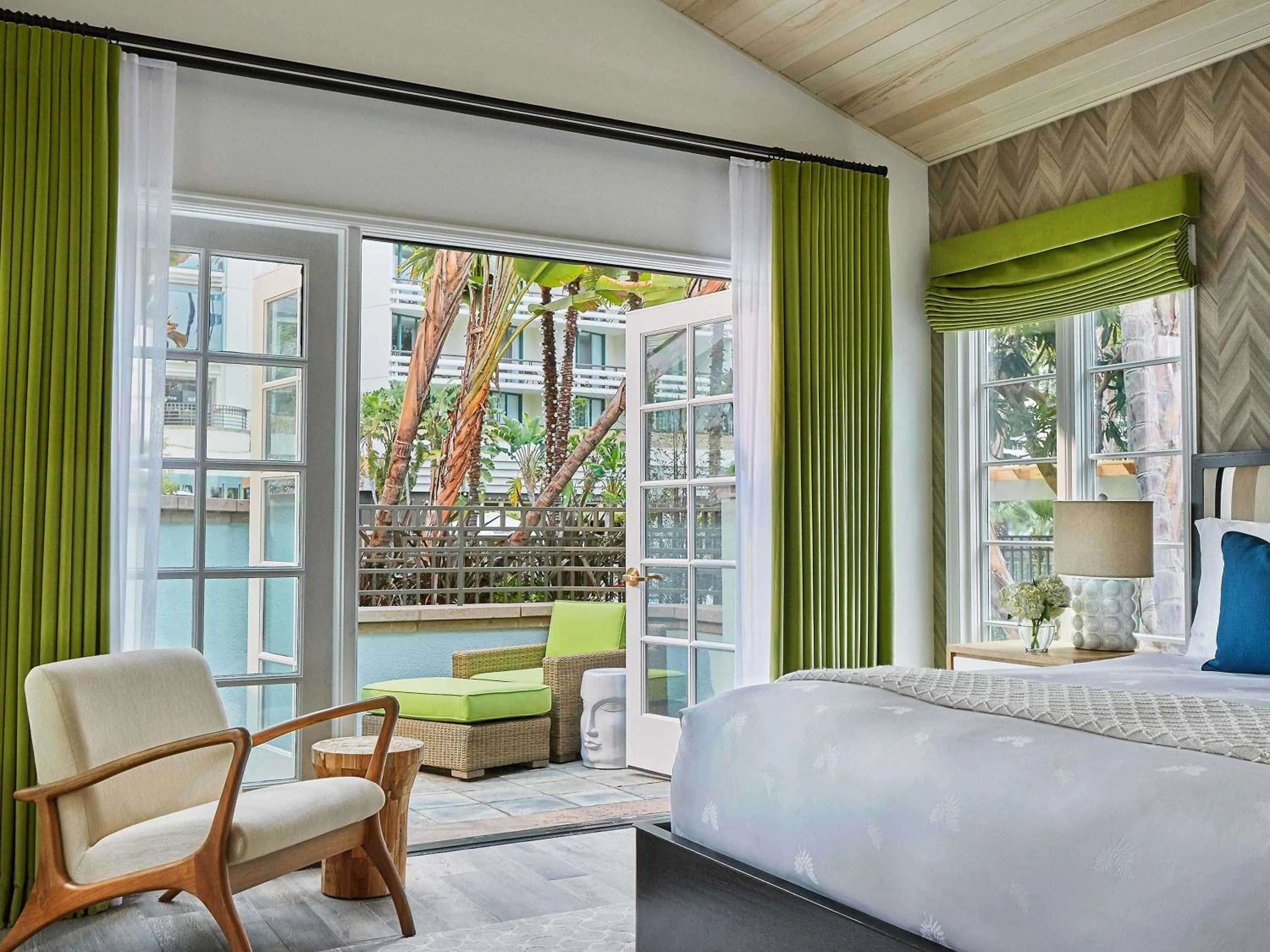 Bedroom, Bed in Fairmont Miramar Hotel & Bungalows