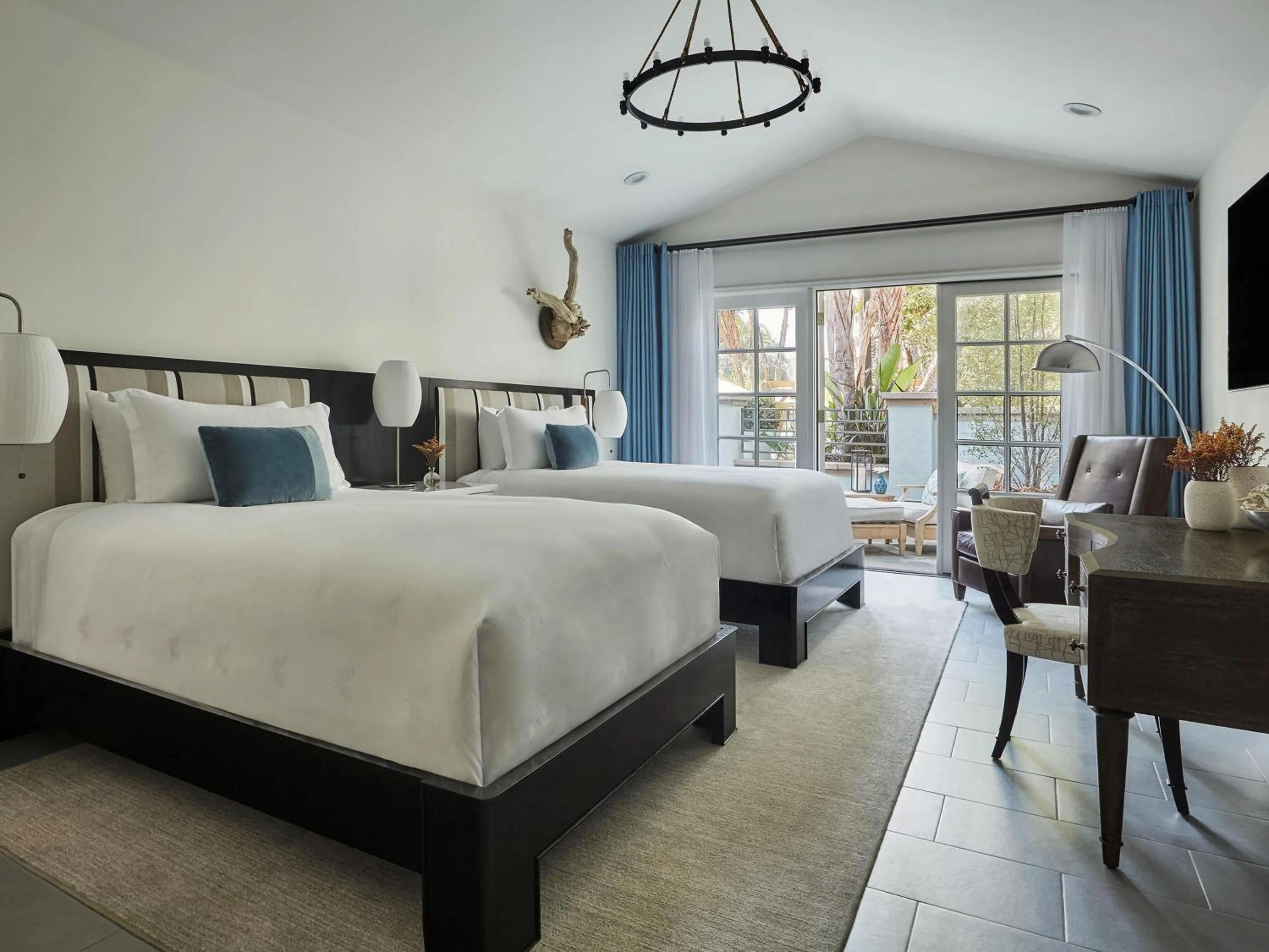 Bedroom, Bed in Fairmont Miramar Hotel & Bungalows