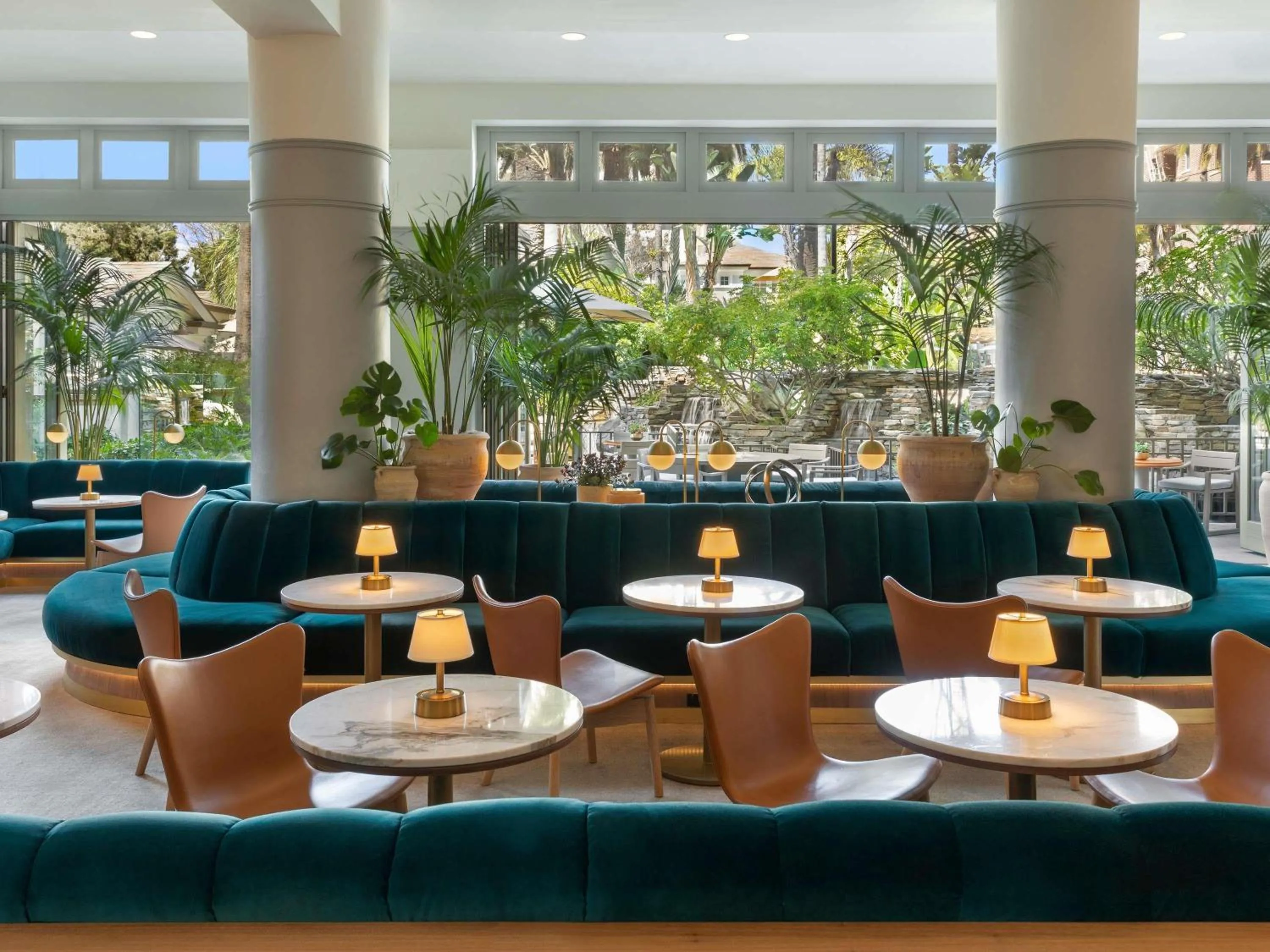 Lounge or bar in Fairmont Miramar Hotel & Bungalows