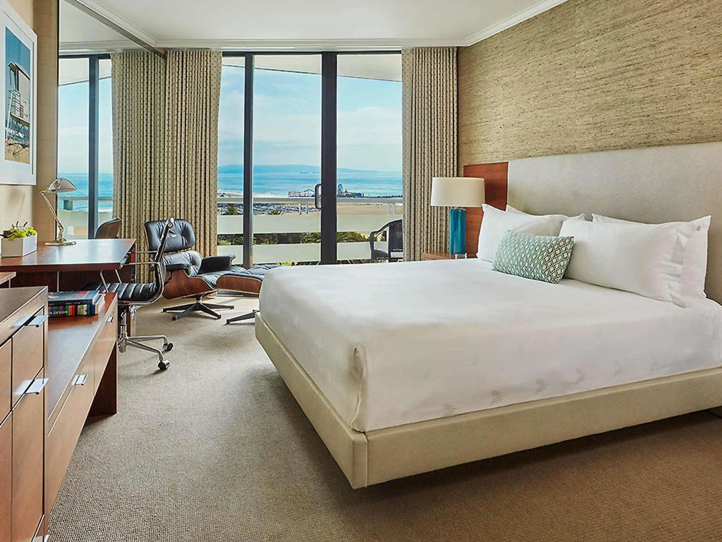 Bedroom, Bed in Fairmont Miramar Hotel & Bungalows