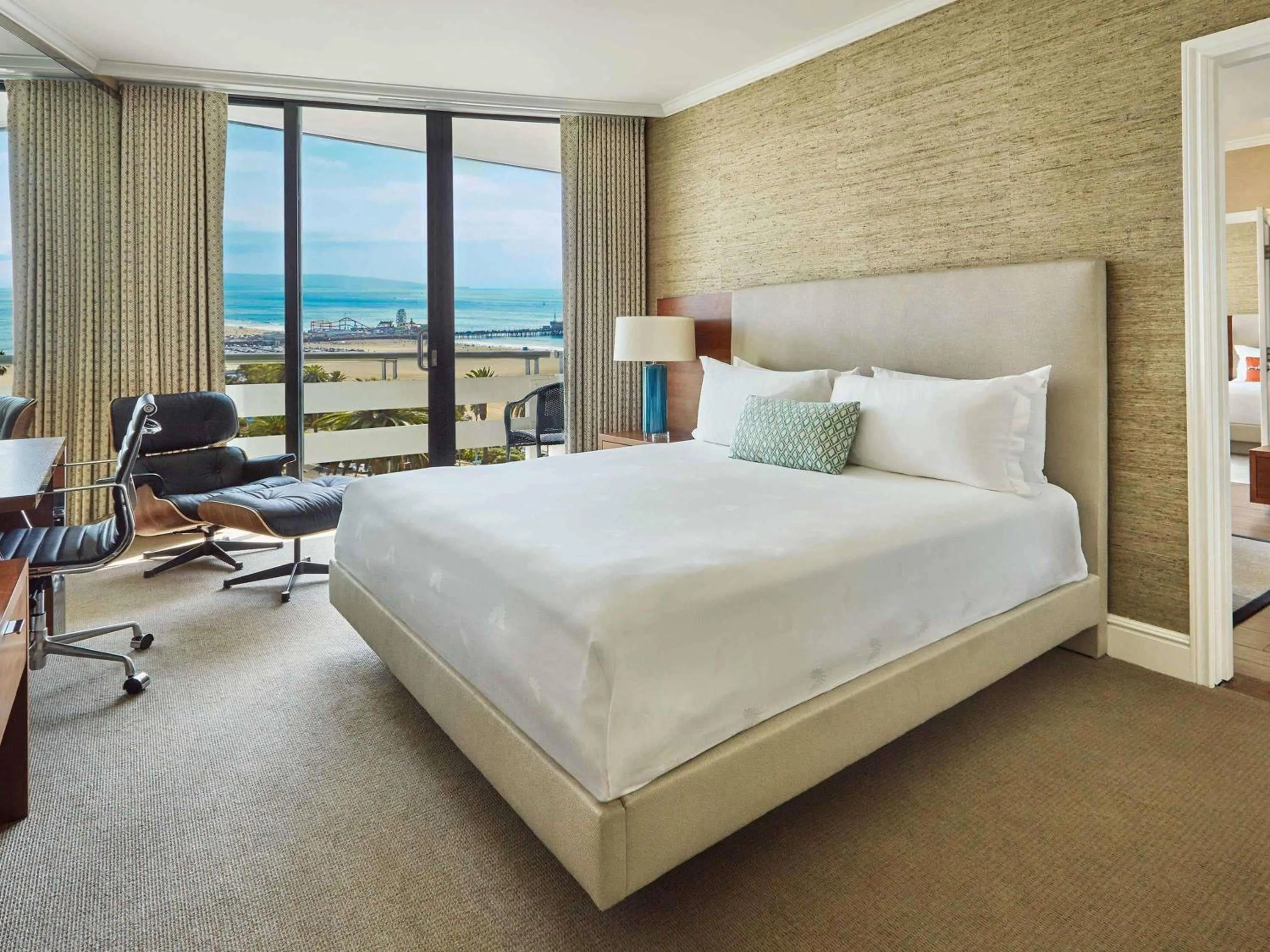 Bedroom, Bed in Fairmont Miramar Hotel & Bungalows