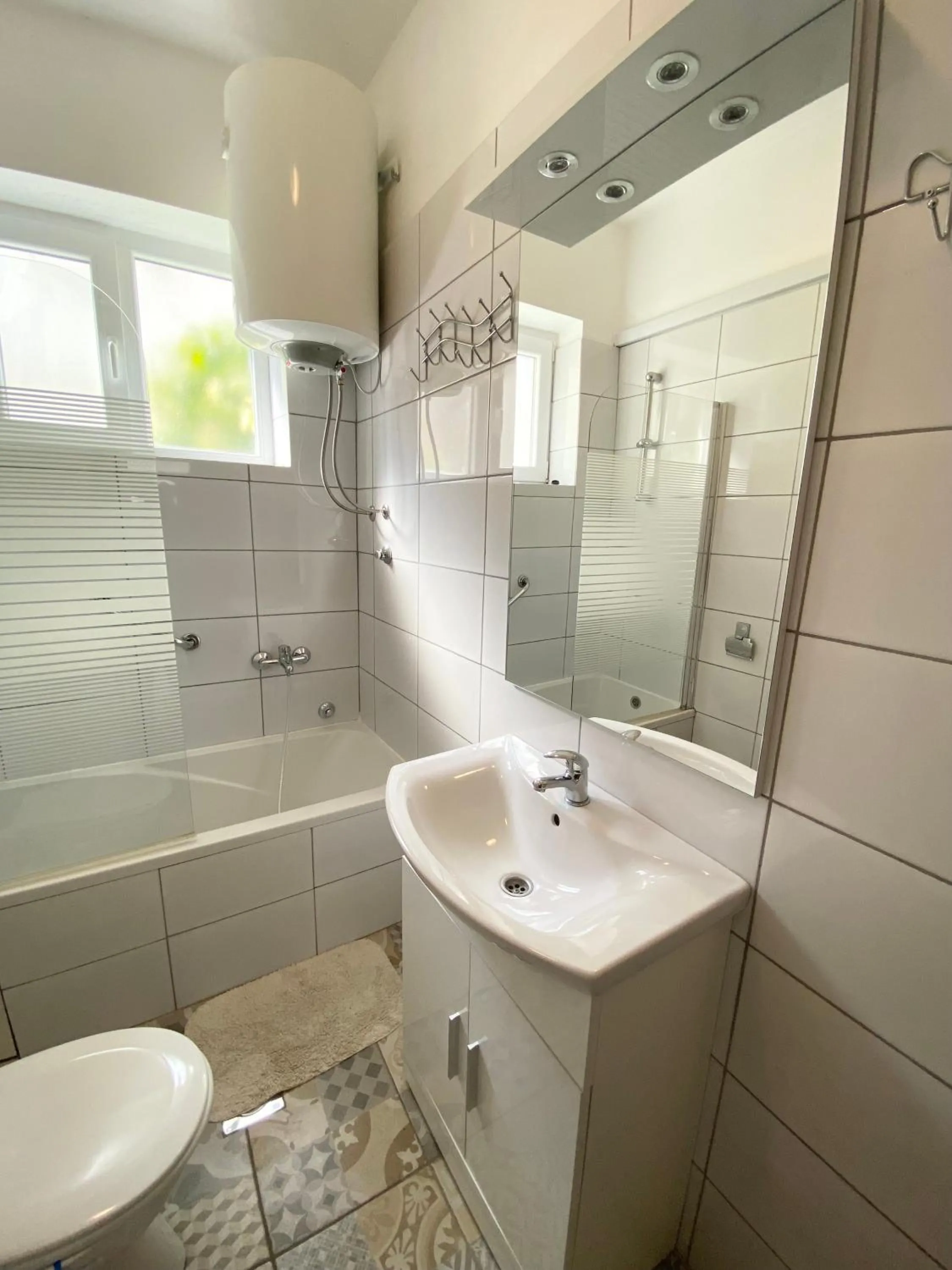 Shower in Luna Maris Apartments