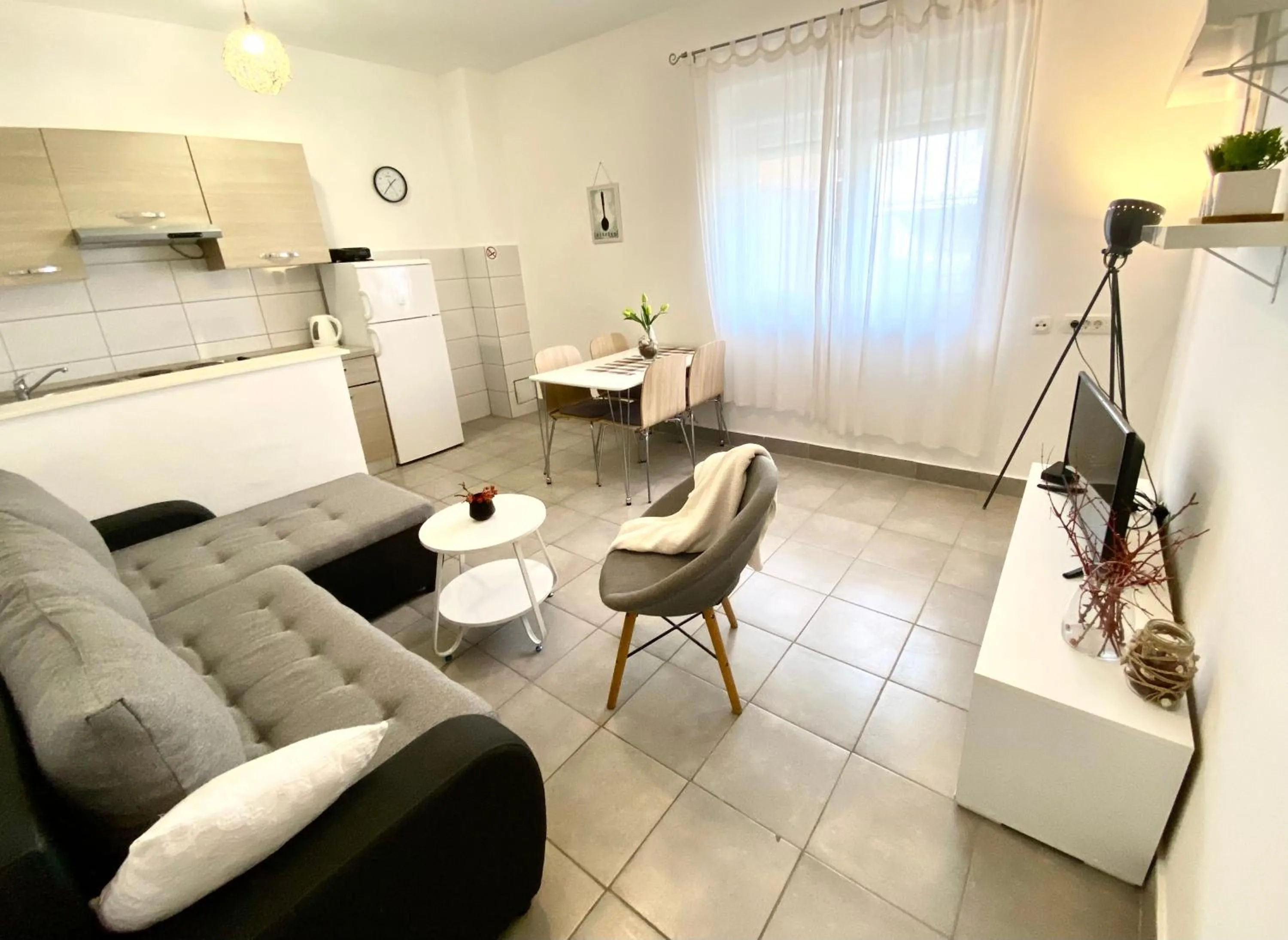 TV and multimedia in Luna Maris Apartments