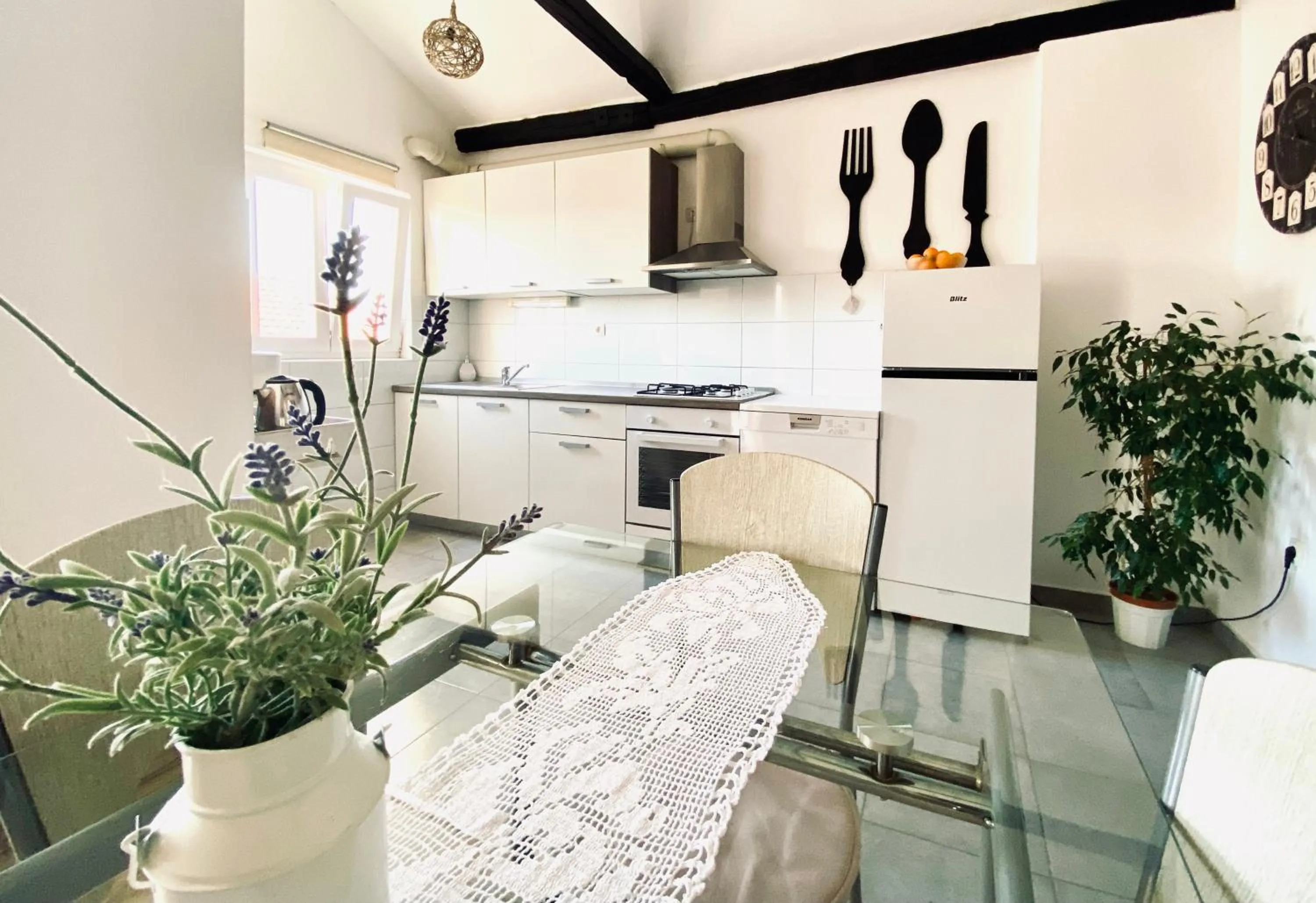 Dining area in Luna Maris Apartments