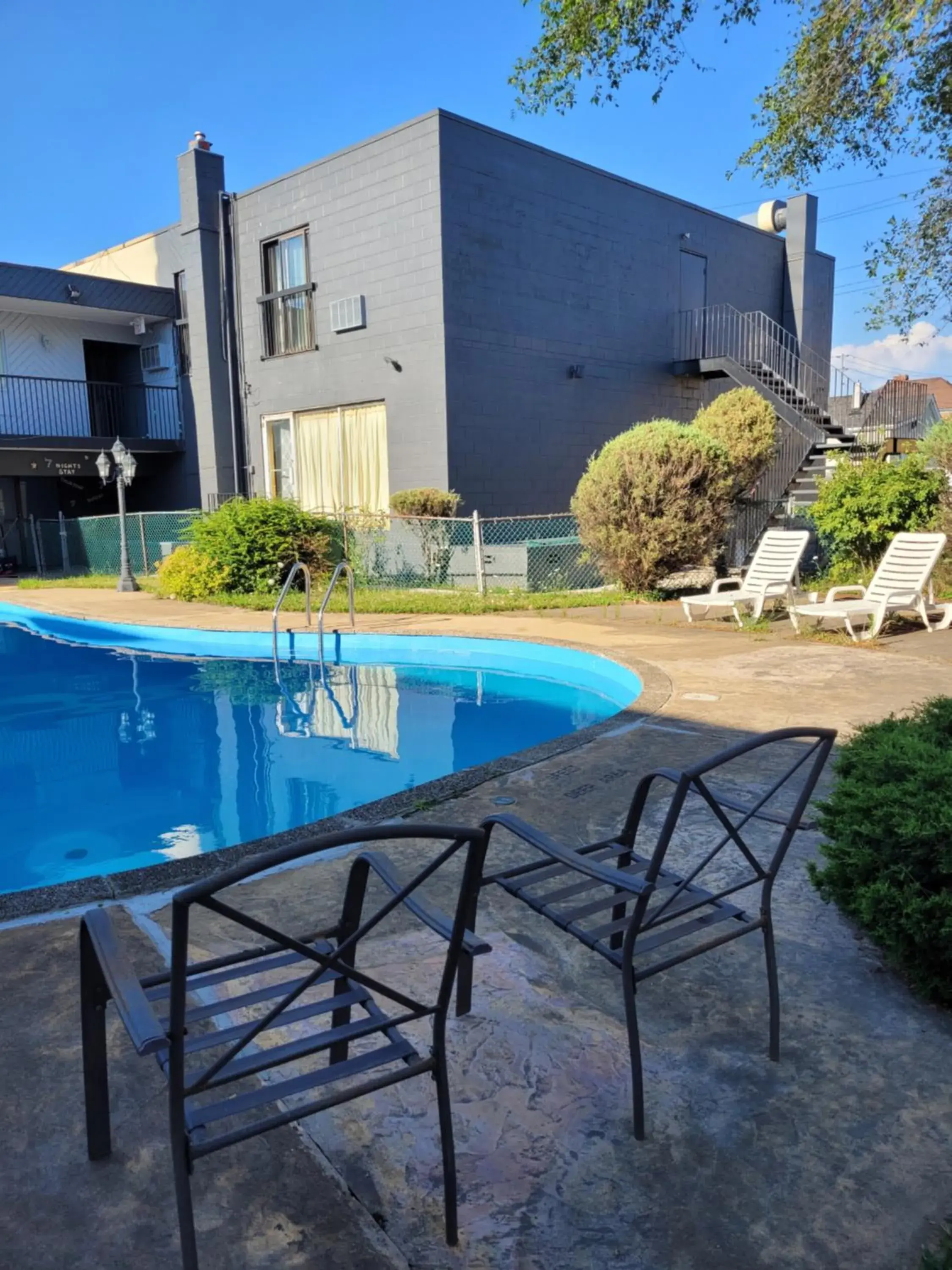 Swimming pool in 7 Nights Stay Swimming pool in 7 Nights Stay