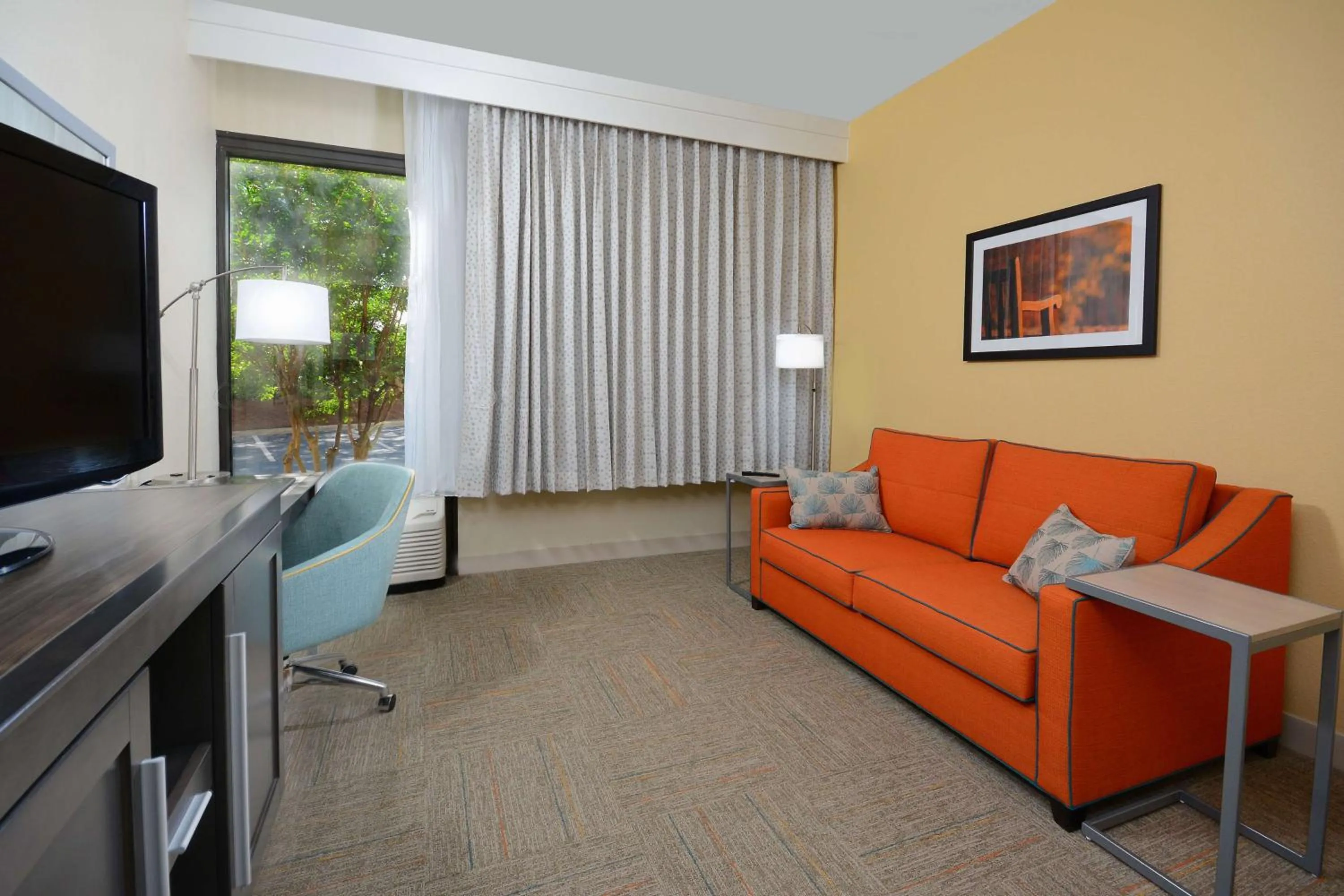 Bedroom in Hampton Inn Charlotte North Lake Norman