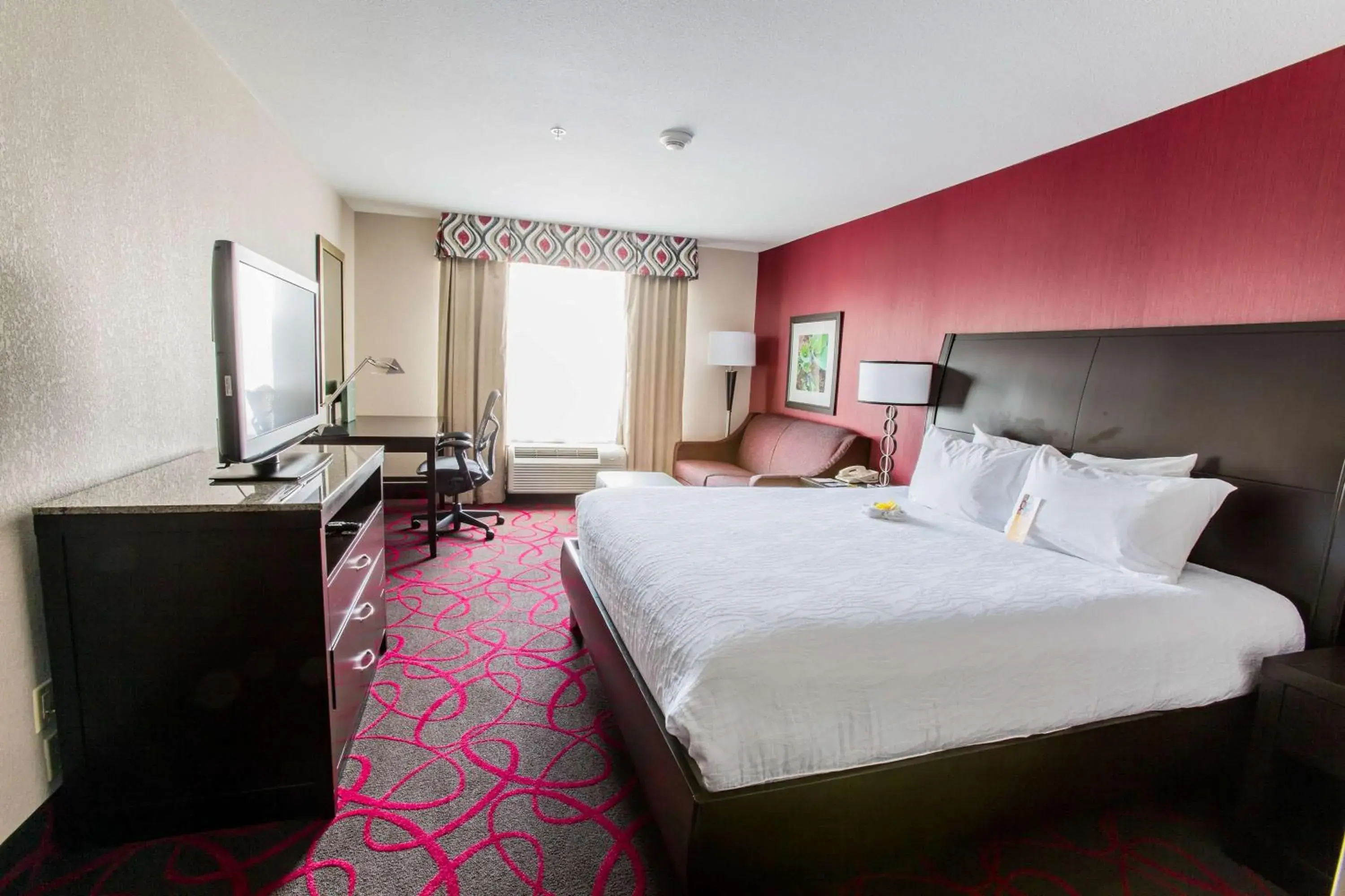 Living room, Bed in Hilton Garden Inn Columbus/Dublin Living room, Bed in Hilton Garden Inn Columbus/Dublin