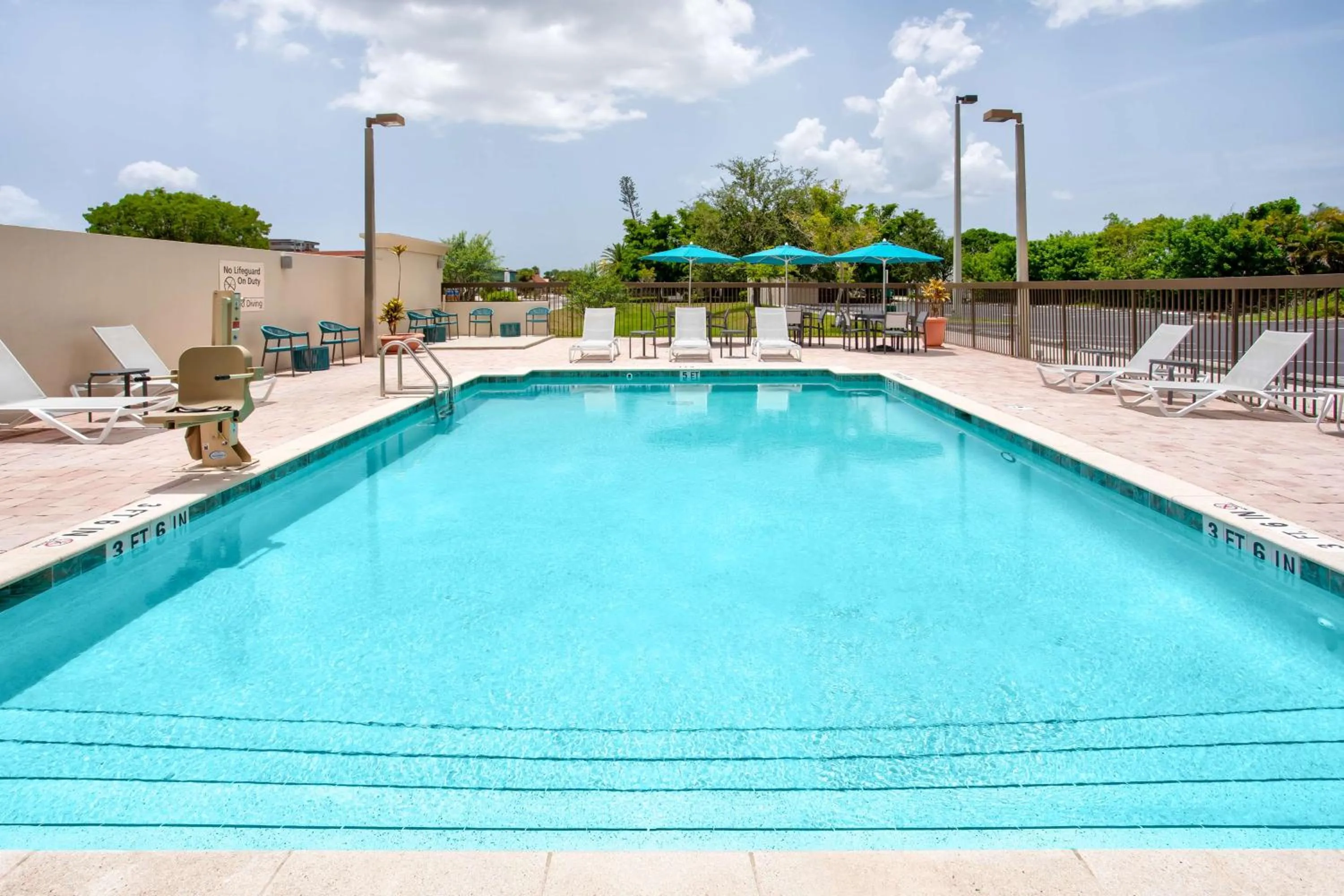 Pool view in Hampton Inn & Suites Cape Coral / Fort Myers