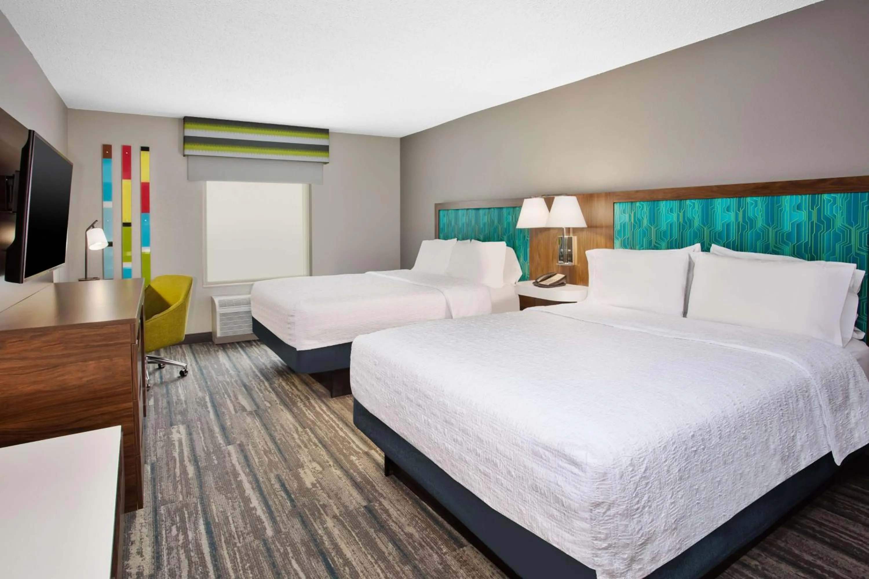 Bed in Hampton Inn & Suites Cape Coral / Fort Myers