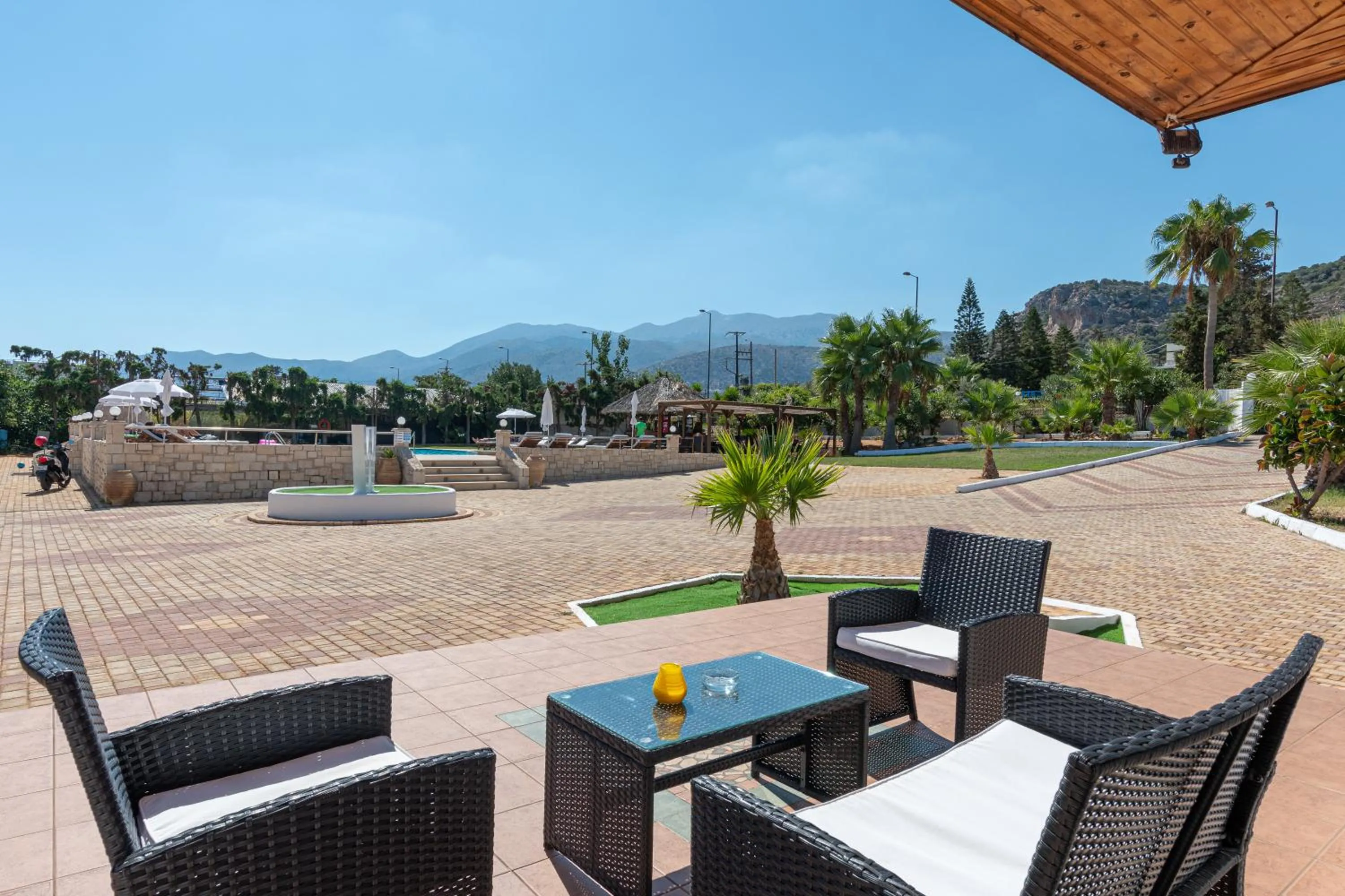 Day in W Suites by Estia