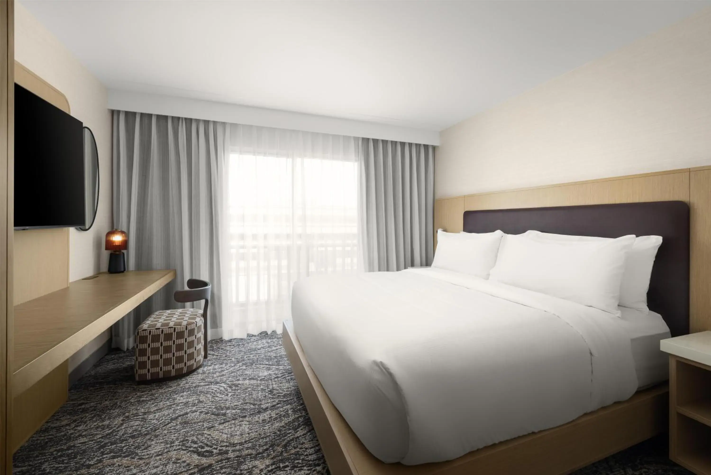 Bed in Embassy Suites by Hilton Cincinnati Northeast - Blue Ash Bed in Embassy Suites by Hilton Cincinnati Northeast - Blue Ash