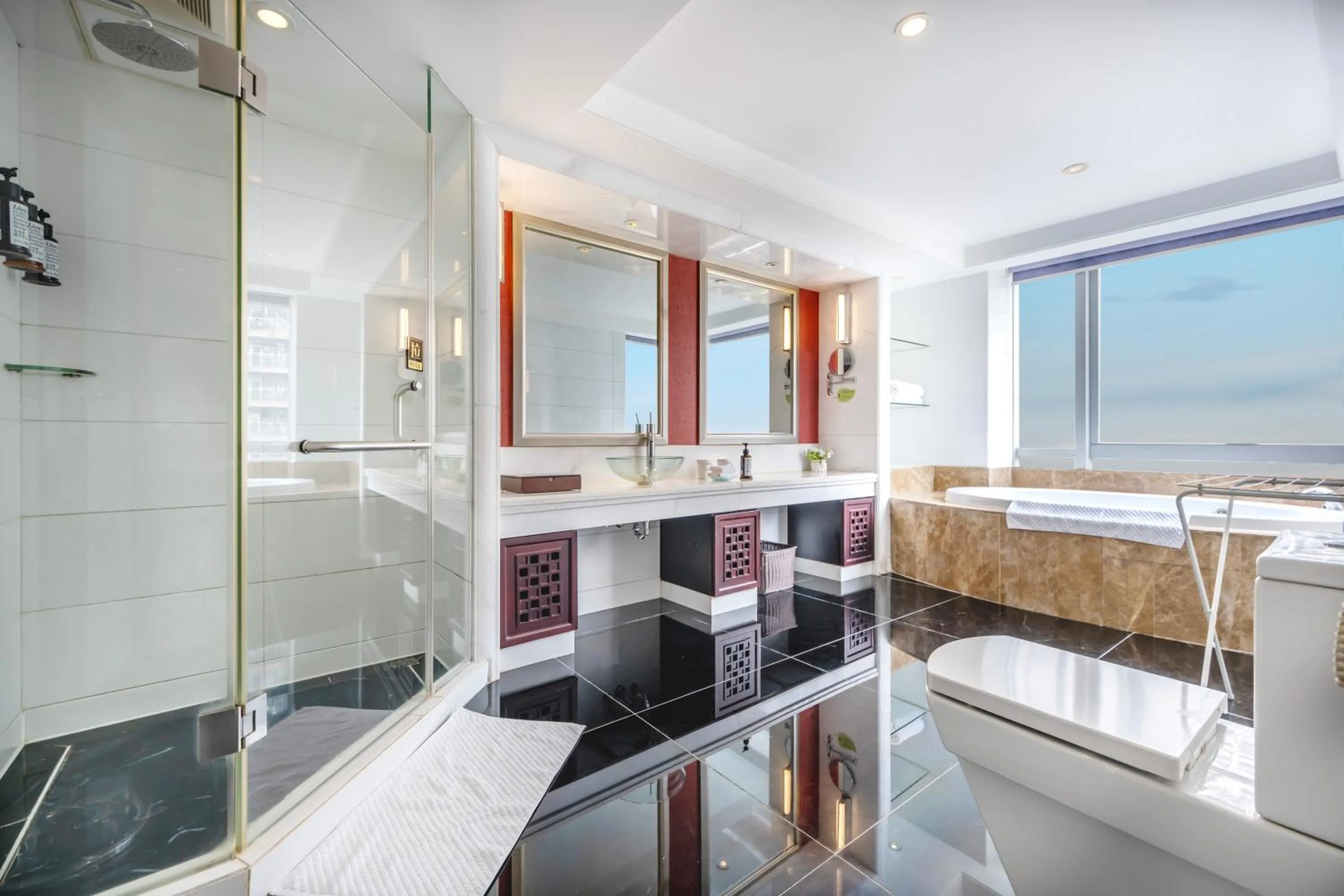 Toilet in Leeden Hotel Guangzhou