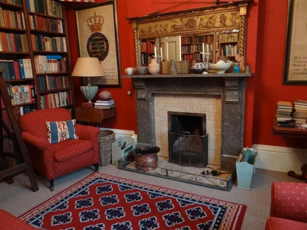 Living room, Library in Heyford House