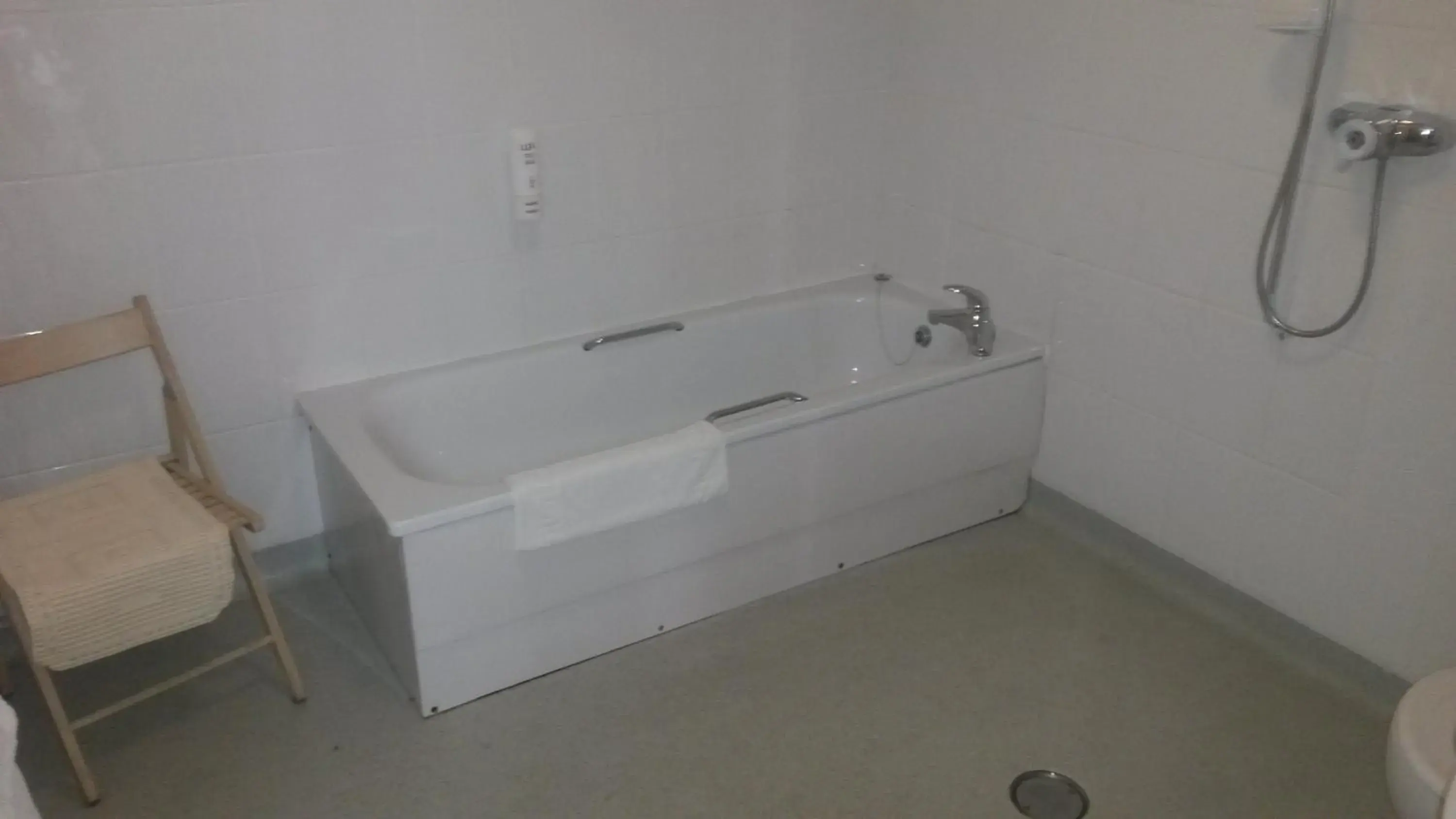 Twin Room - Disability Access in The Gilvenbank Hotel Twin Room - Disability Access in The Gilvenbank Hotel