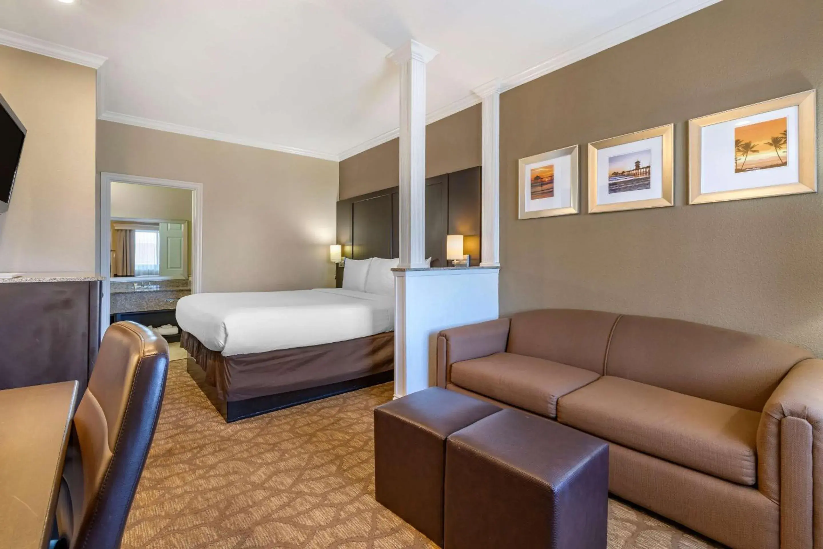 King Suite with Sofa Bed in Comfort Inn & Suites Huntington Beach King Suite with Sofa Bed in Comfort Inn & Suites Huntington Beach