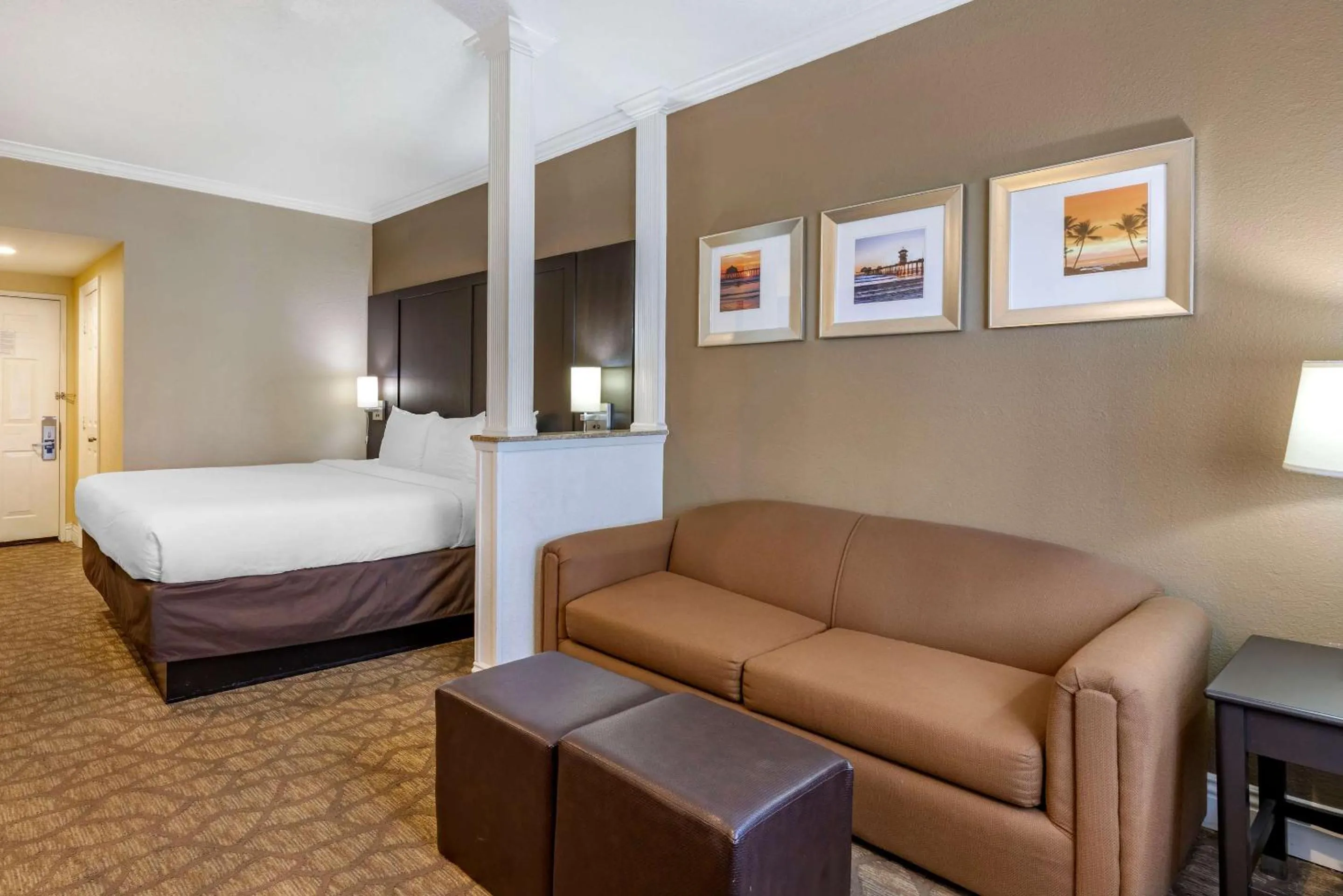 Bedroom, Bed in Comfort Inn & Suites Huntington Beach